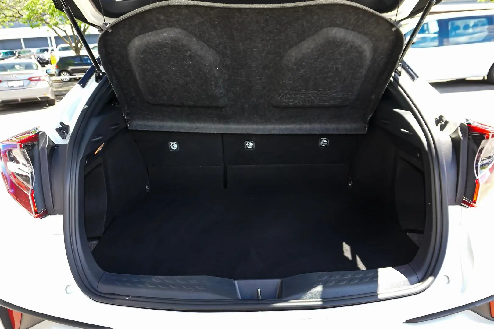 2019 Toyota C-HR Gallery Image 10
