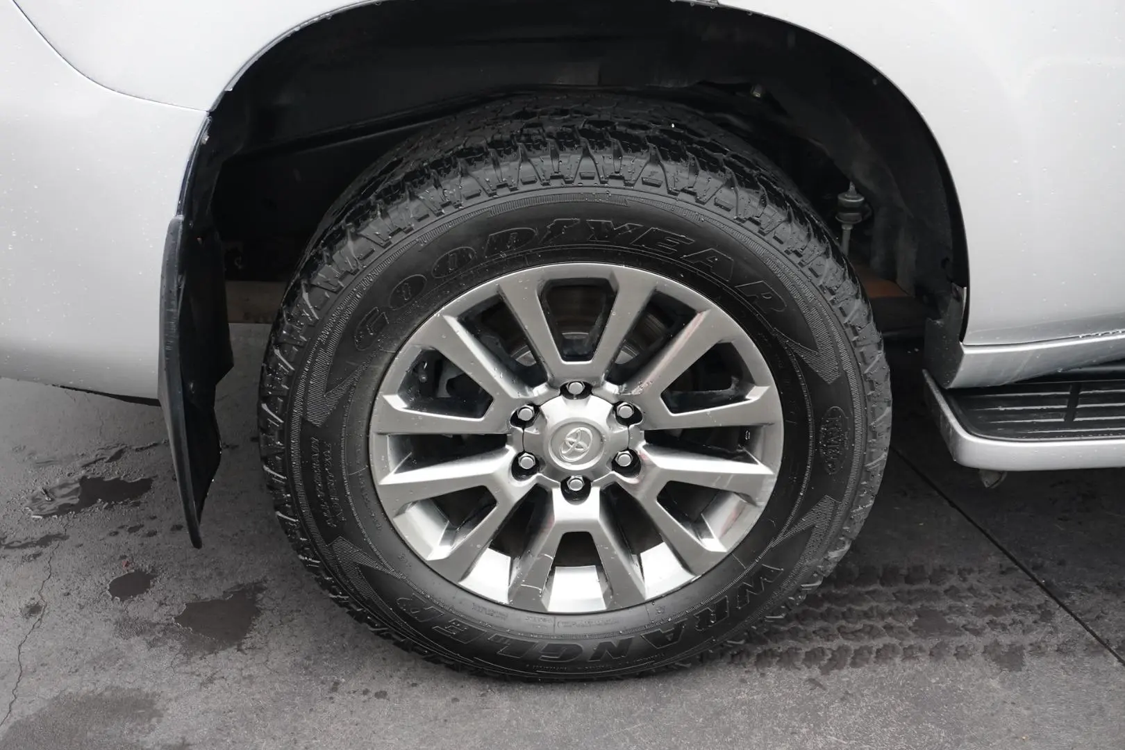 2020 Toyota Landcruiser Prado Gallery Image 16