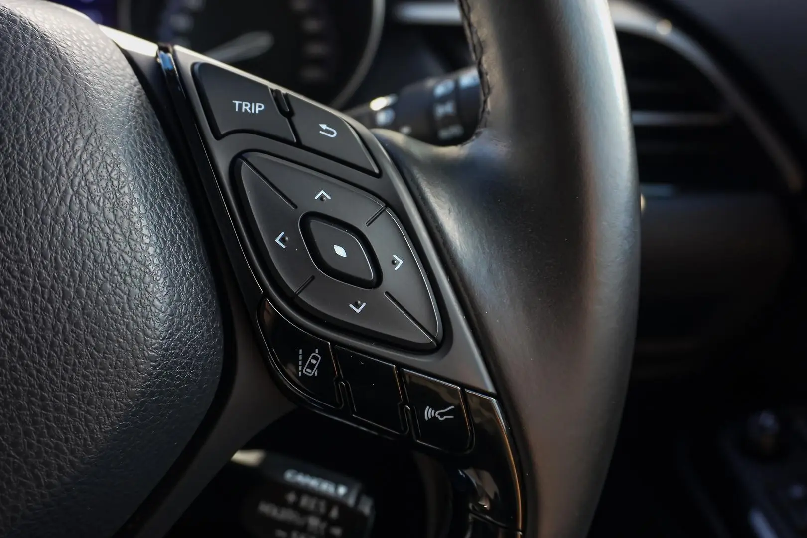 2019 Toyota C-HR Gallery Image 21