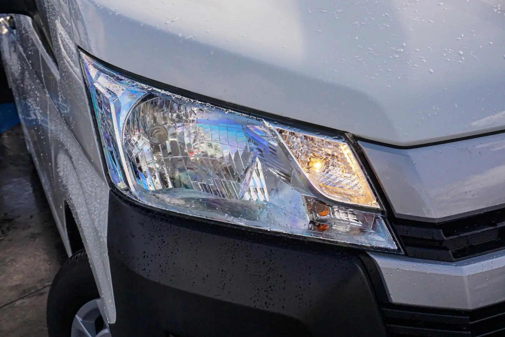 2020 Toyota Hiace Gallery Image 15