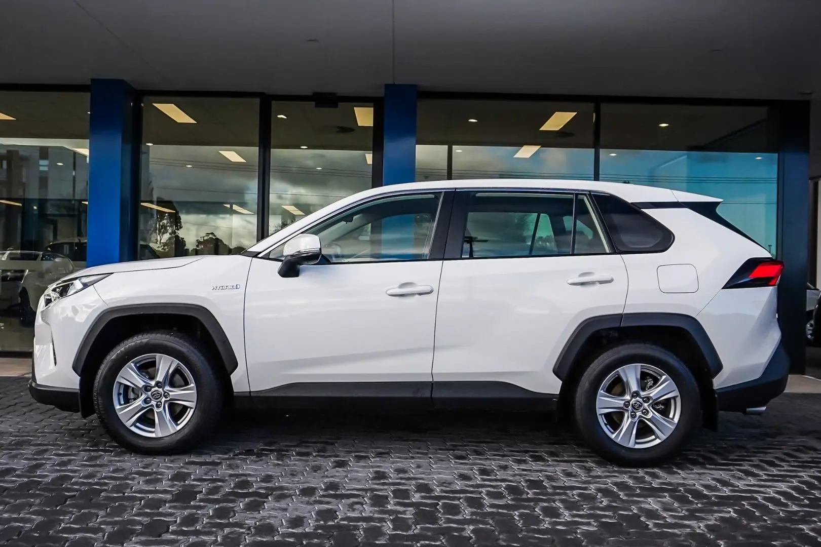 2021 Toyota RAV4 Gallery Image 4