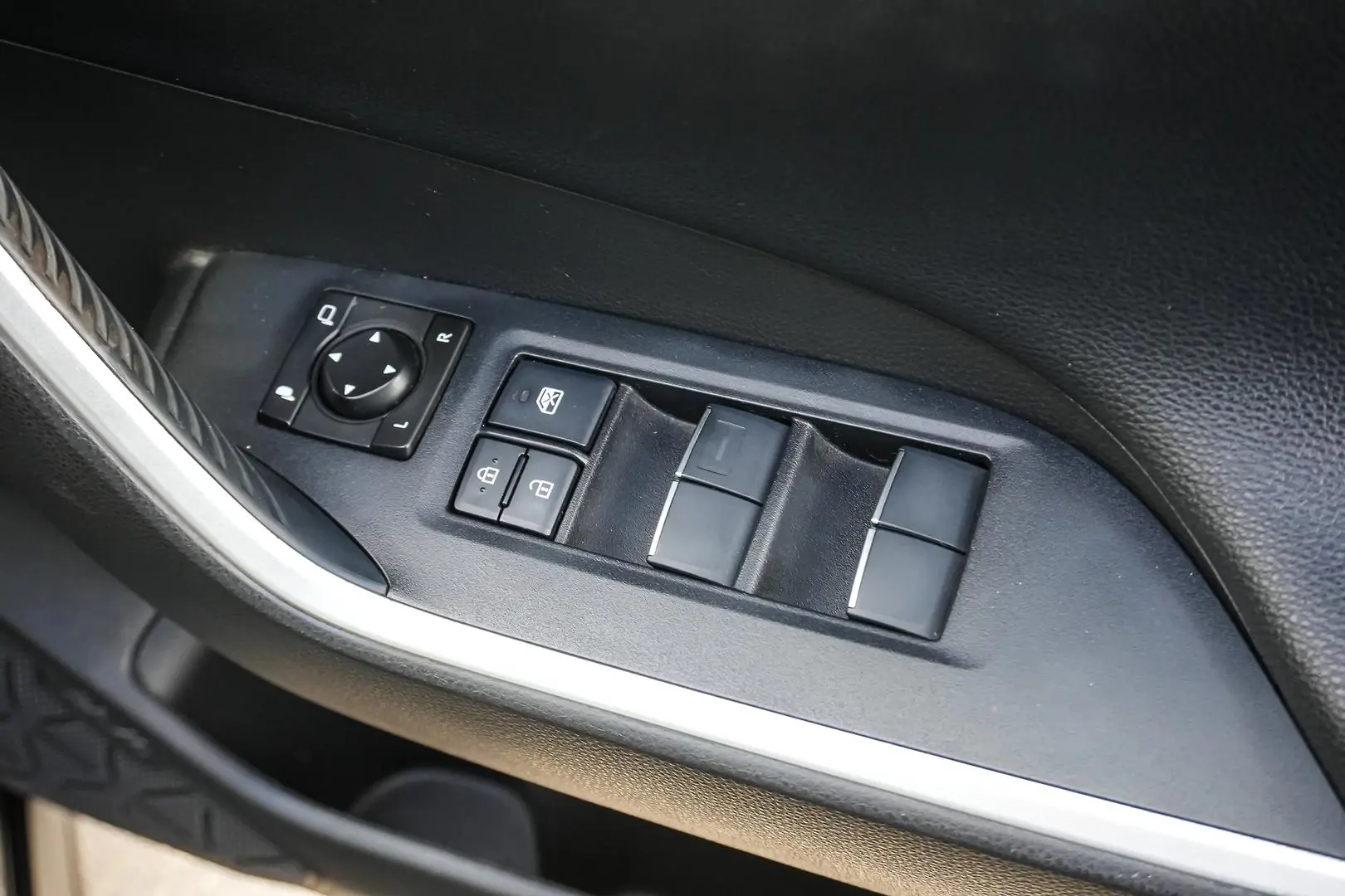 2020 Toyota RAV4 Gallery Image 18