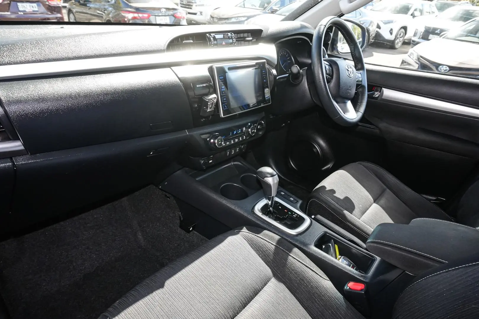2016 Toyota Hilux Gallery Image 9