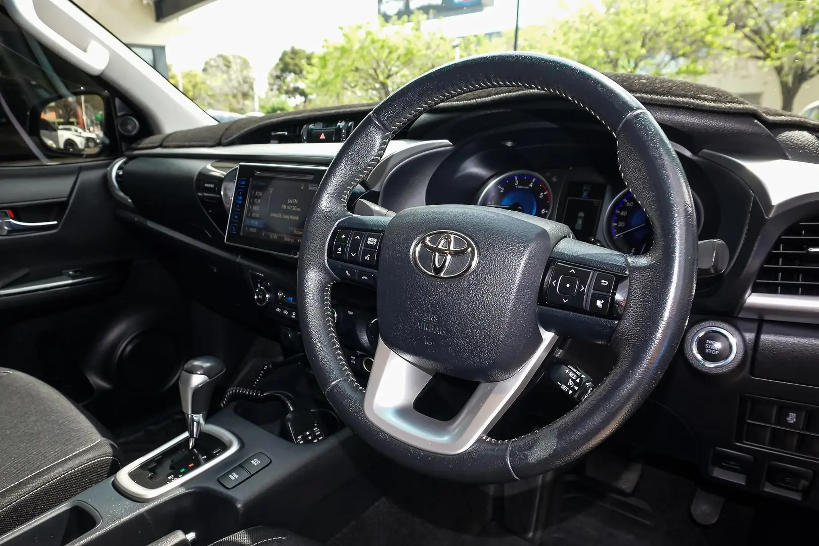 2016 Toyota Hilux Gallery Image 6