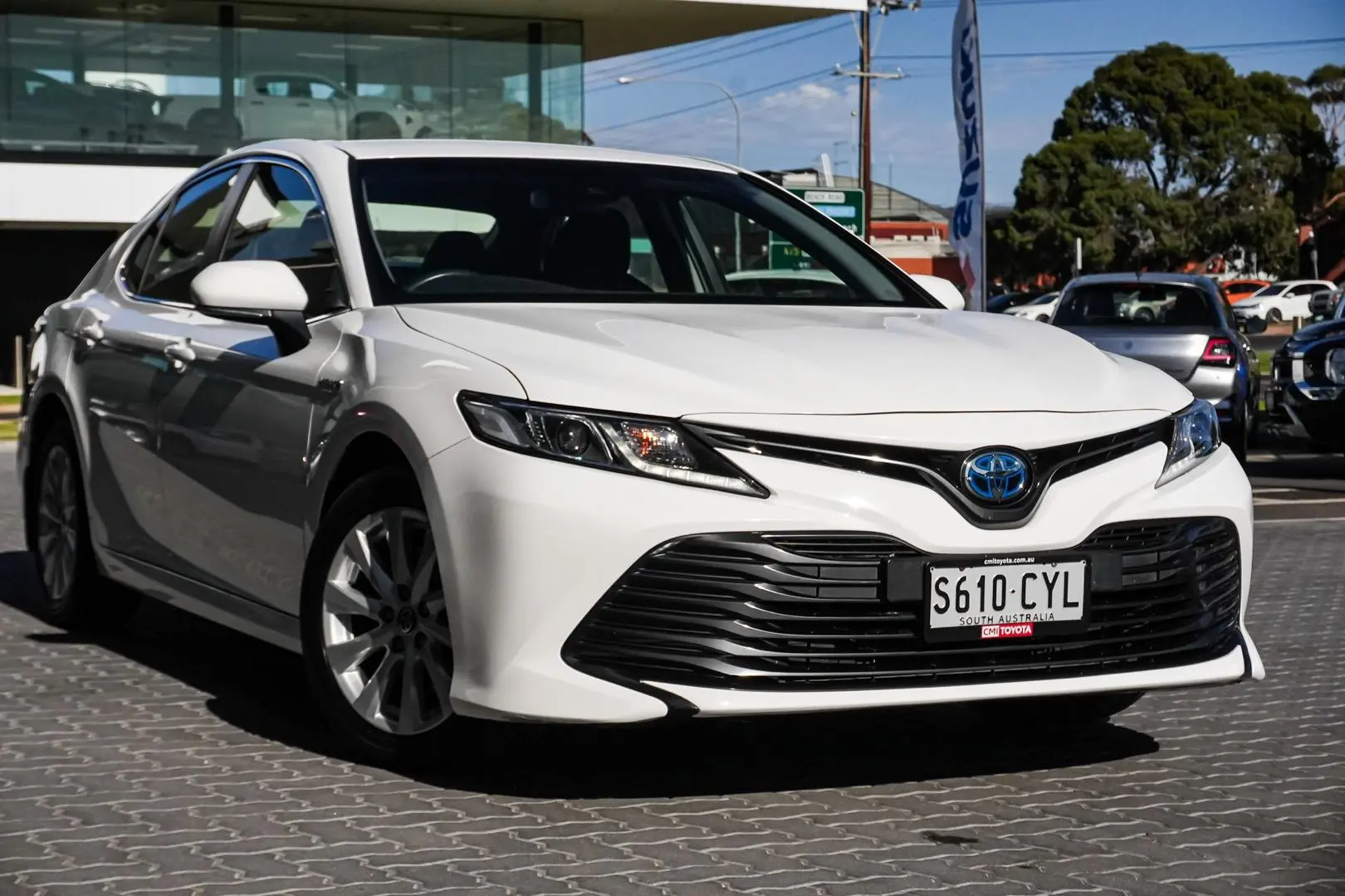 2020 Toyota Camry Gallery Image 2