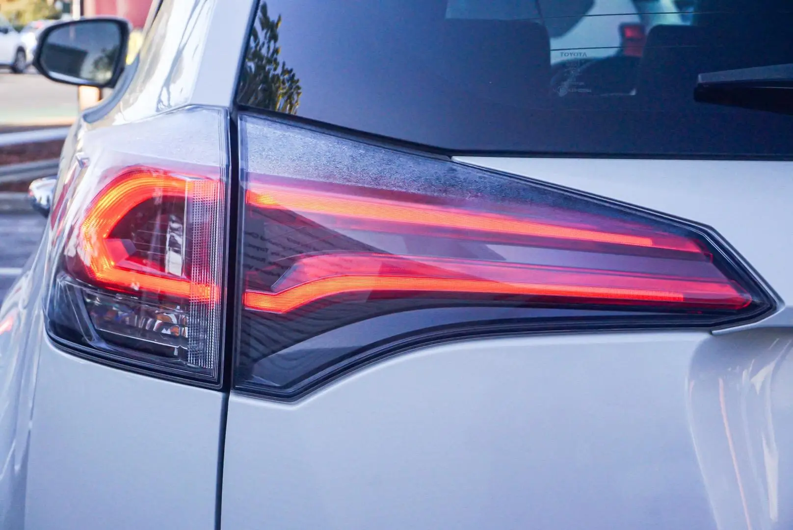 2017 Toyota RAV4 Gallery Image 13