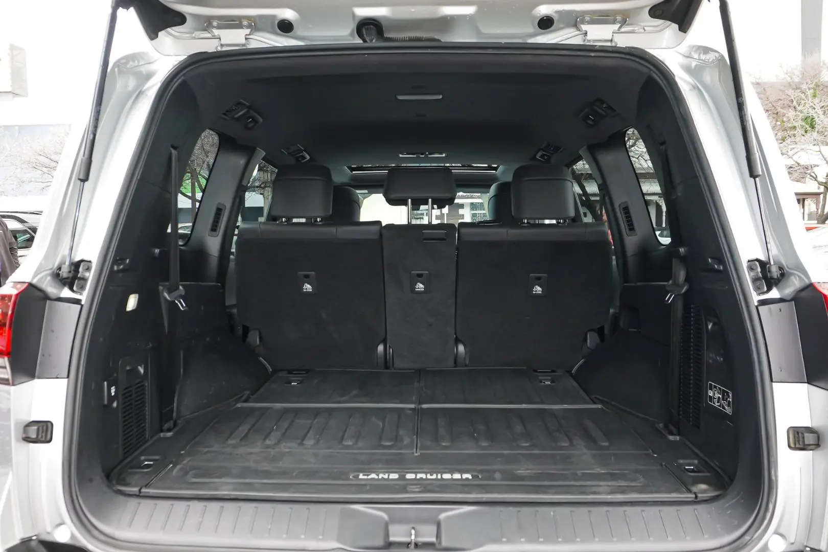 2024 Toyota Landcruiser Gallery Image 9