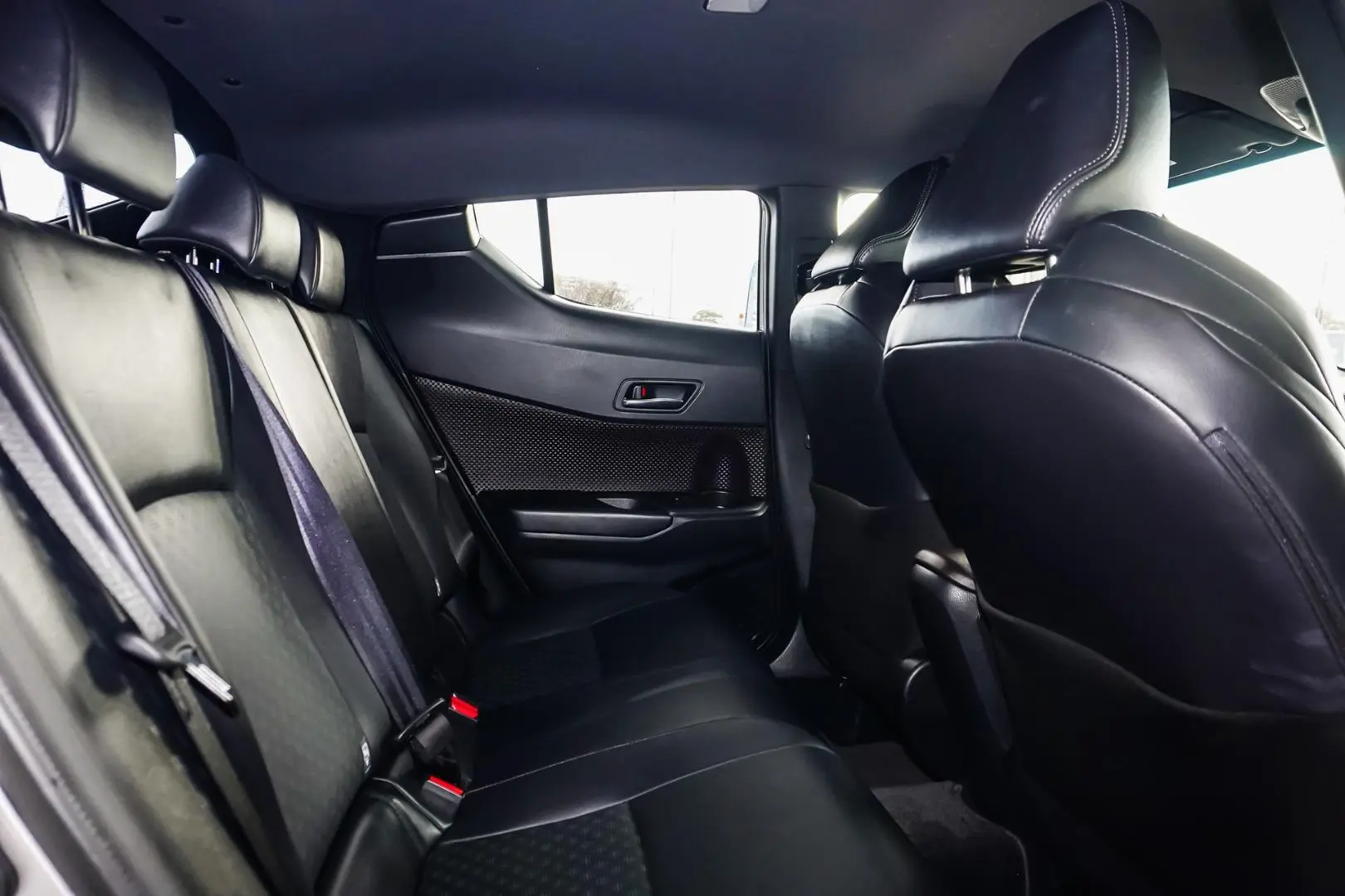 2019 Toyota C-HR Gallery Image 8