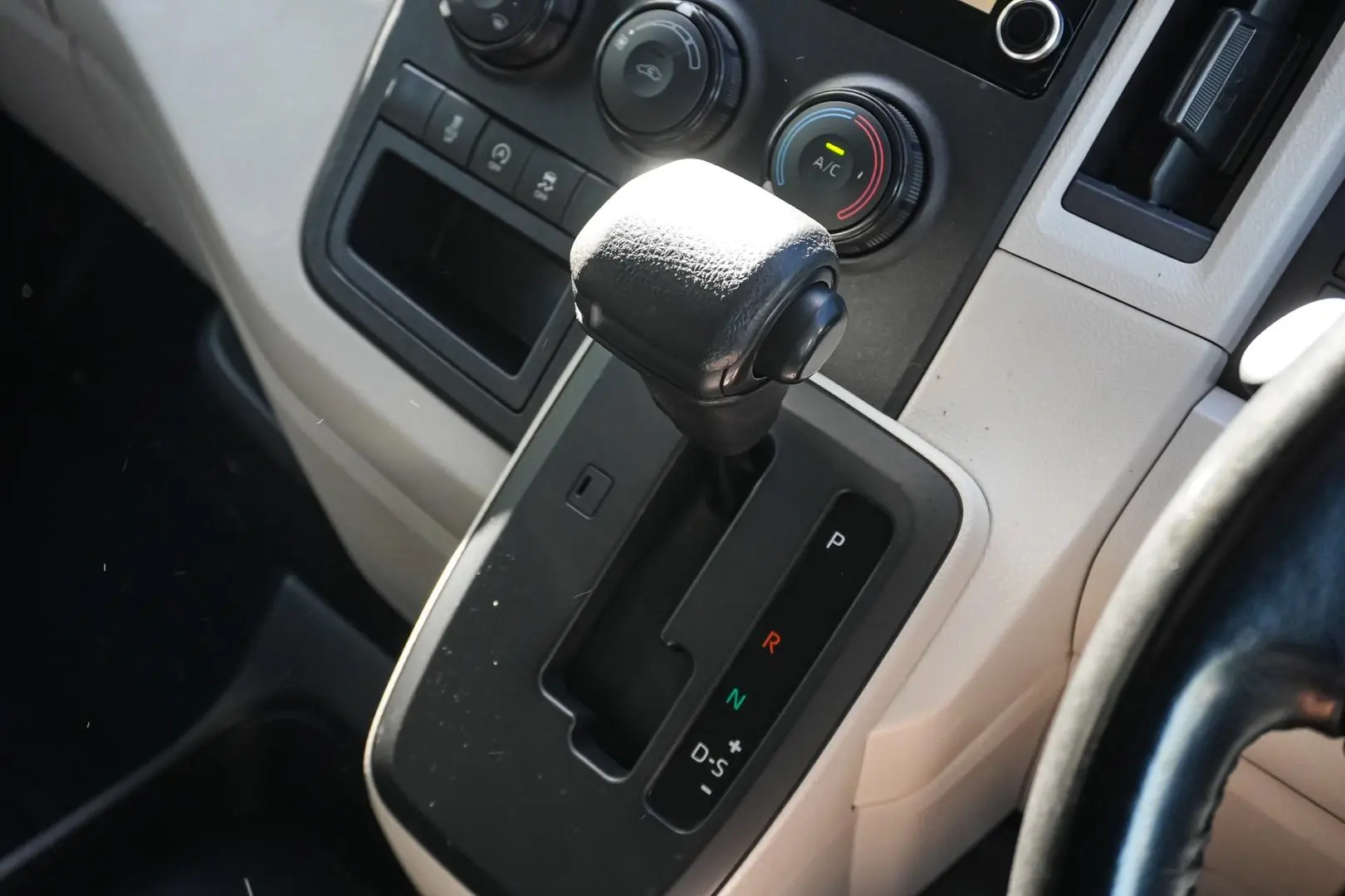 2022 Toyota Hiace Gallery Image 18