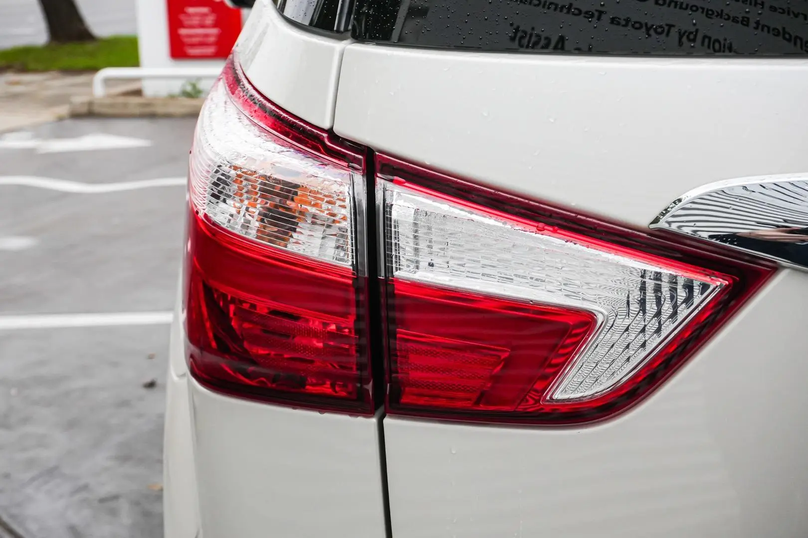 2019 Isuzu MU-X Gallery Image 14