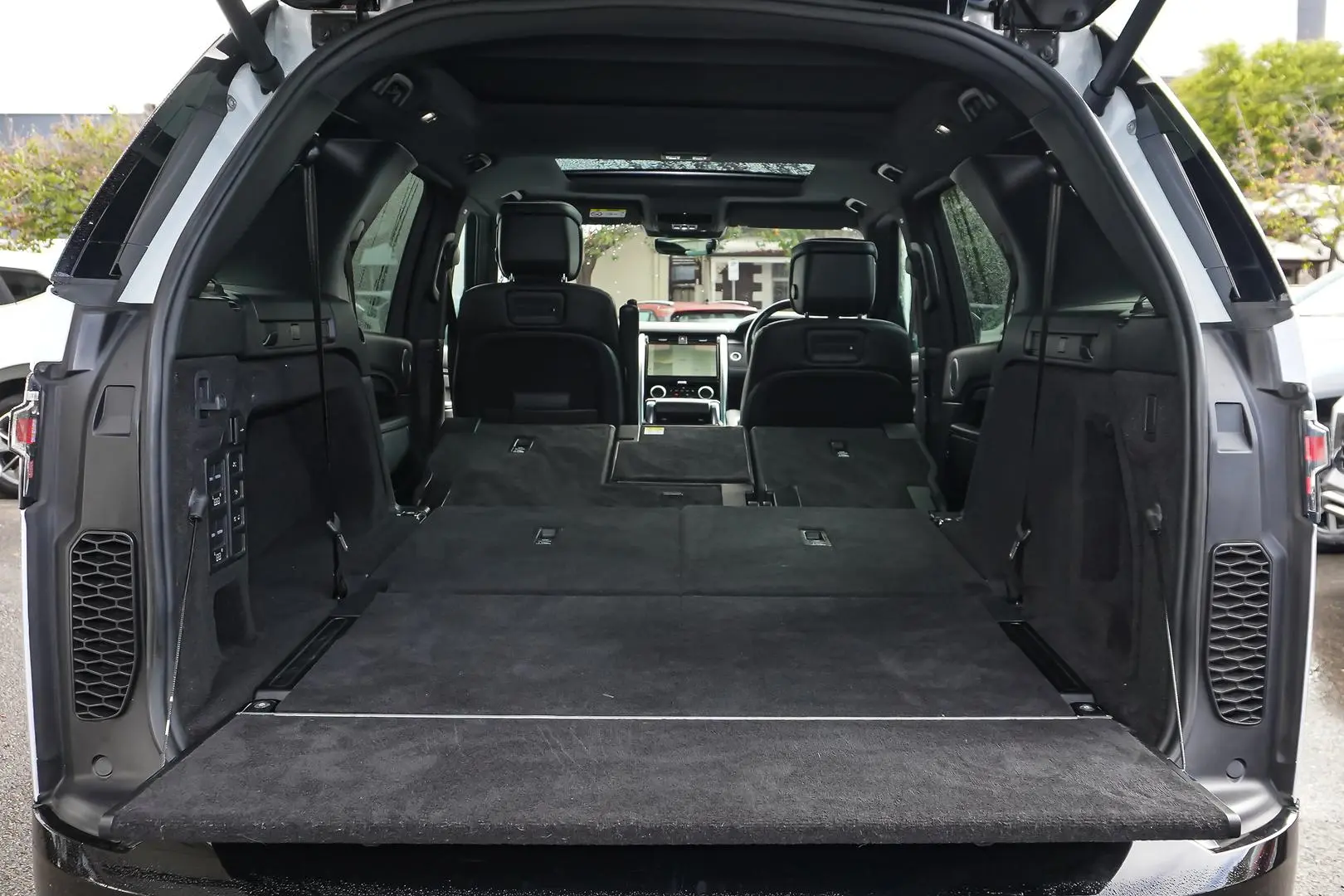 2021 Land Rover Discovery Gallery Image 11