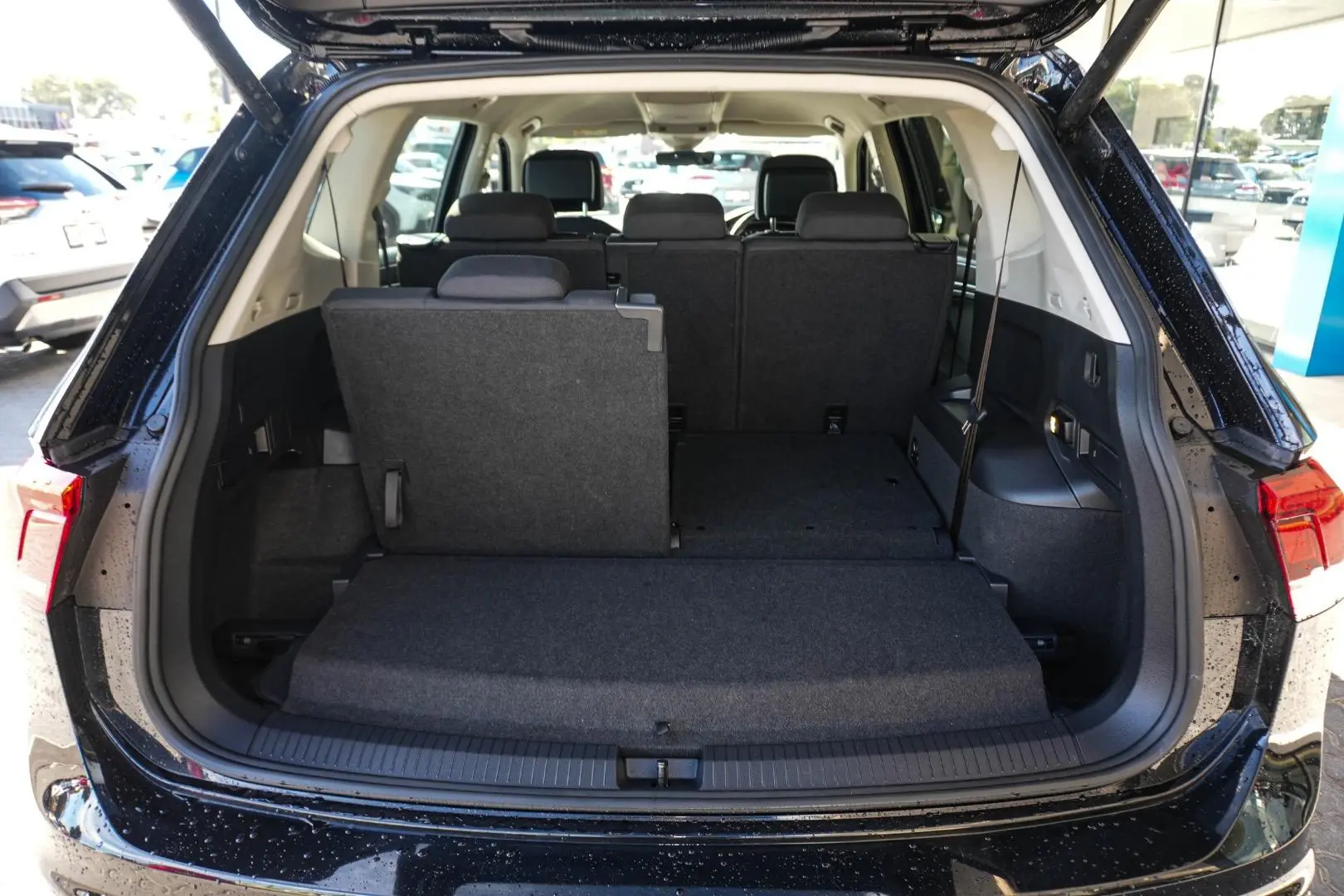 2022 Volkswagen Tiguan Gallery Image 11
