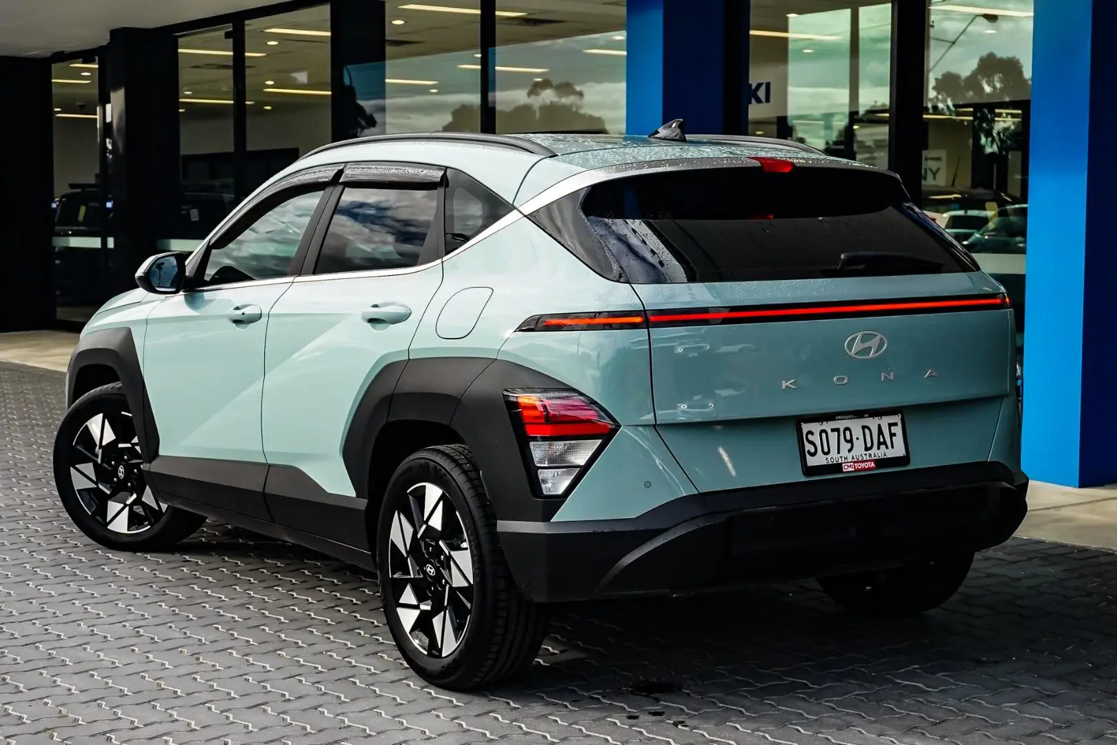 2024 Hyundai Kona Gallery Image 2