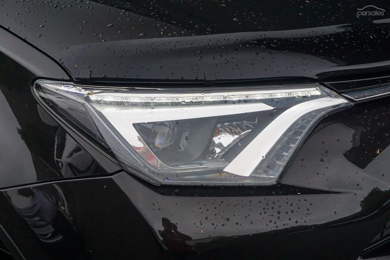 2017 Toyota RAV4 Image 11