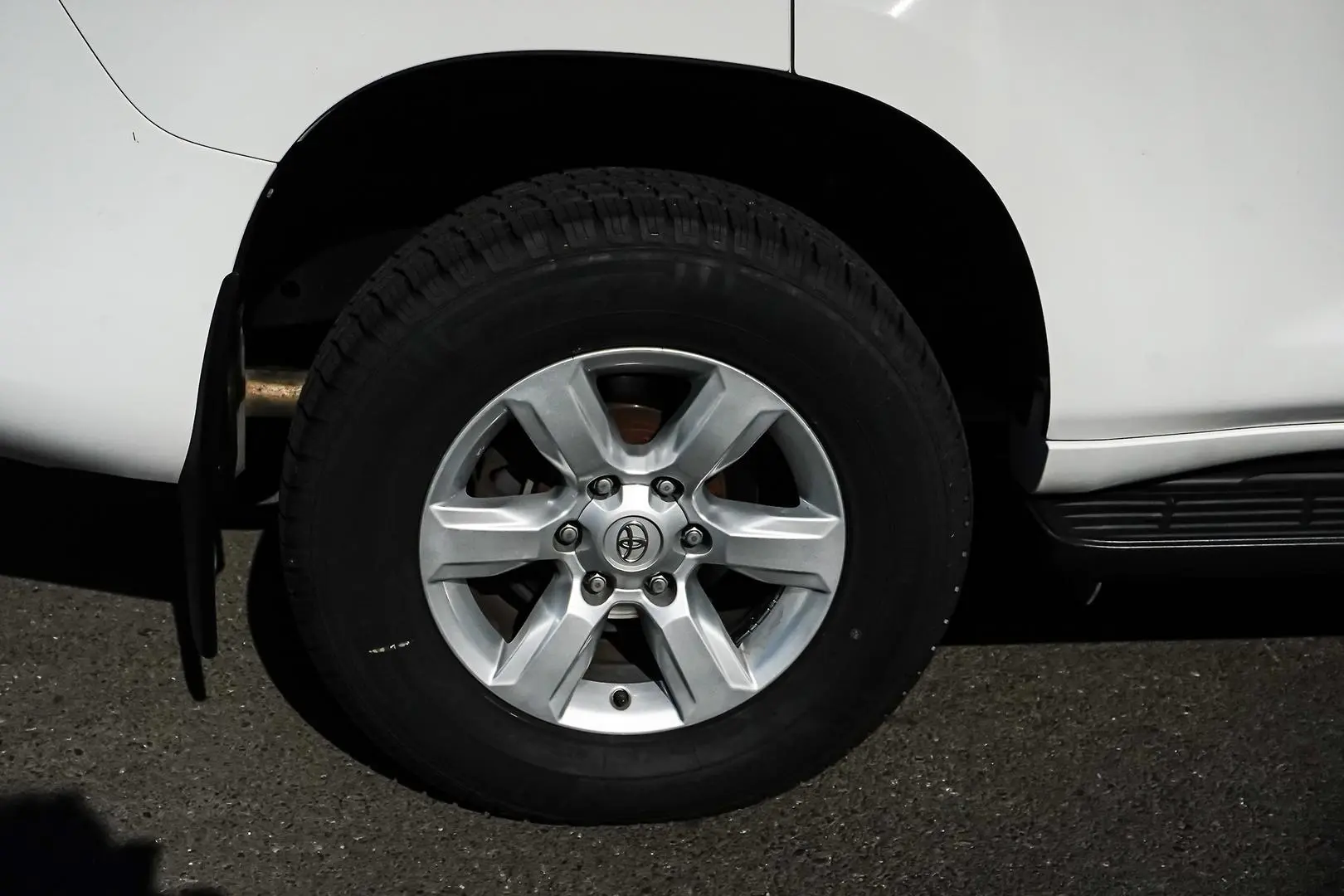 2015 Toyota Landcruiser Prado Gallery Image 15