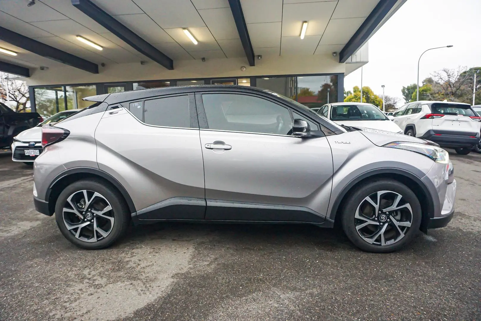 2018 Toyota C-HR Gallery Image 3