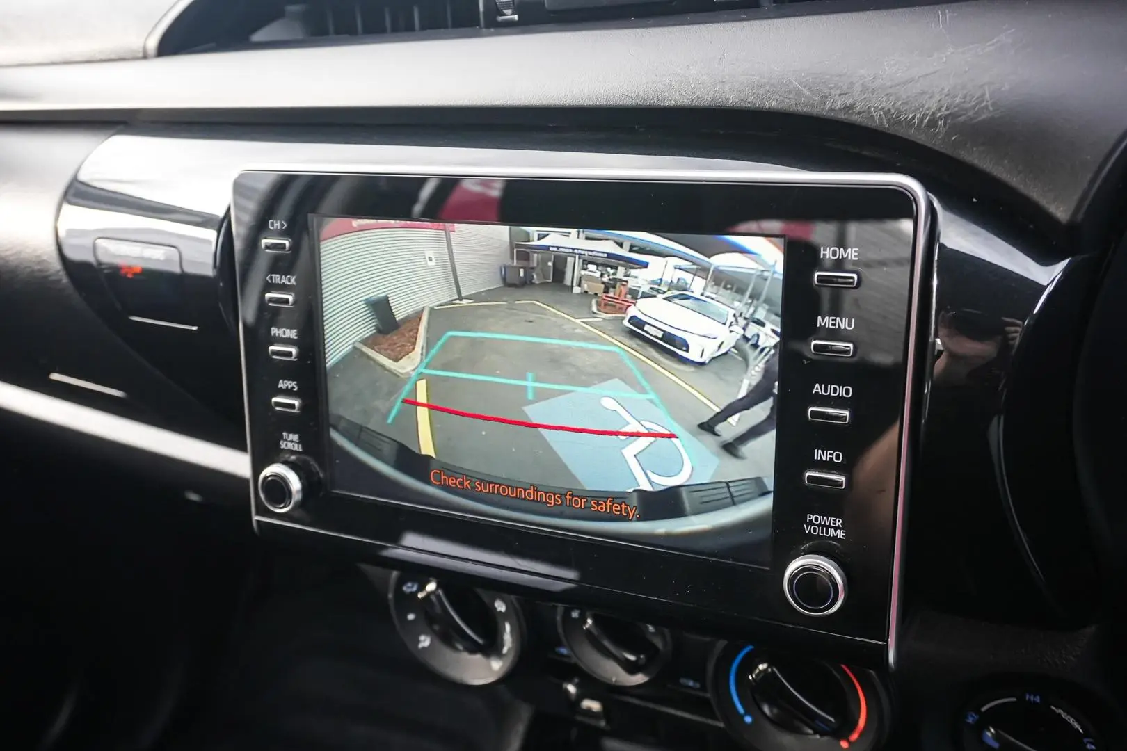 2022 Toyota Hilux Gallery Image 19