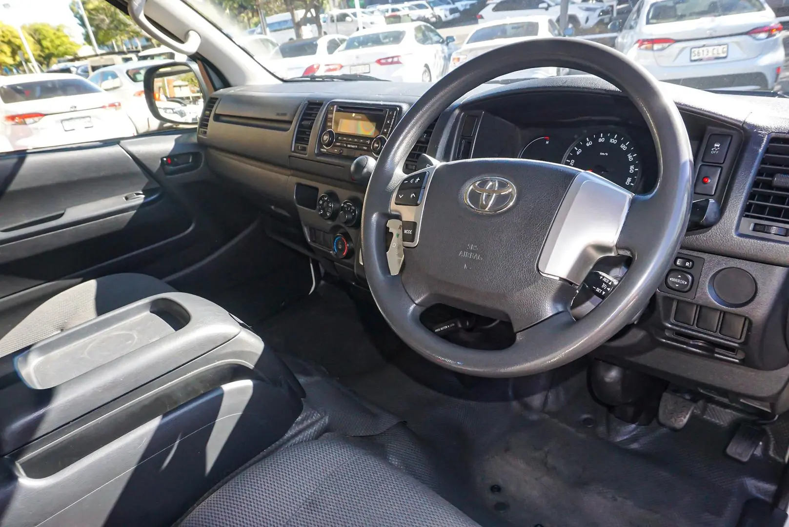 2016 Toyota Hiace Gallery Image 6