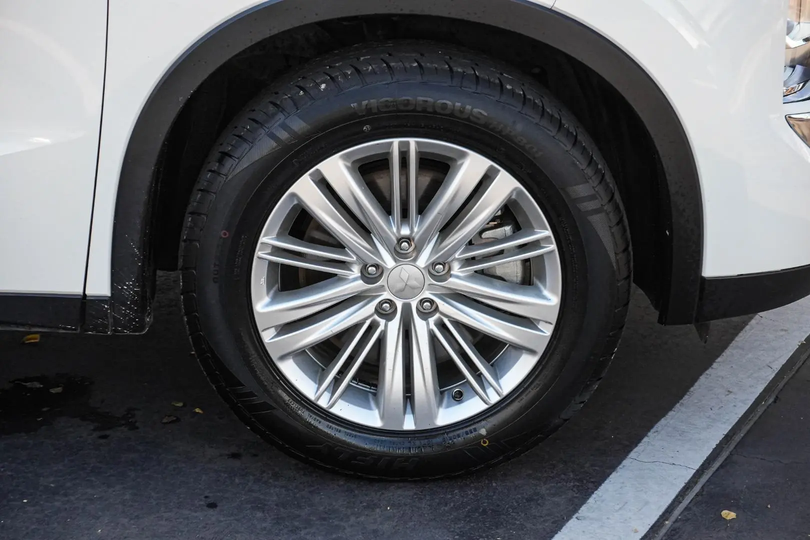 2024 Mitsubishi Outlander Gallery Image 12