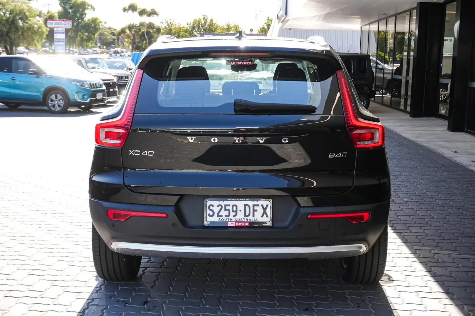 2023 Volvo XC40 Gallery Image 6