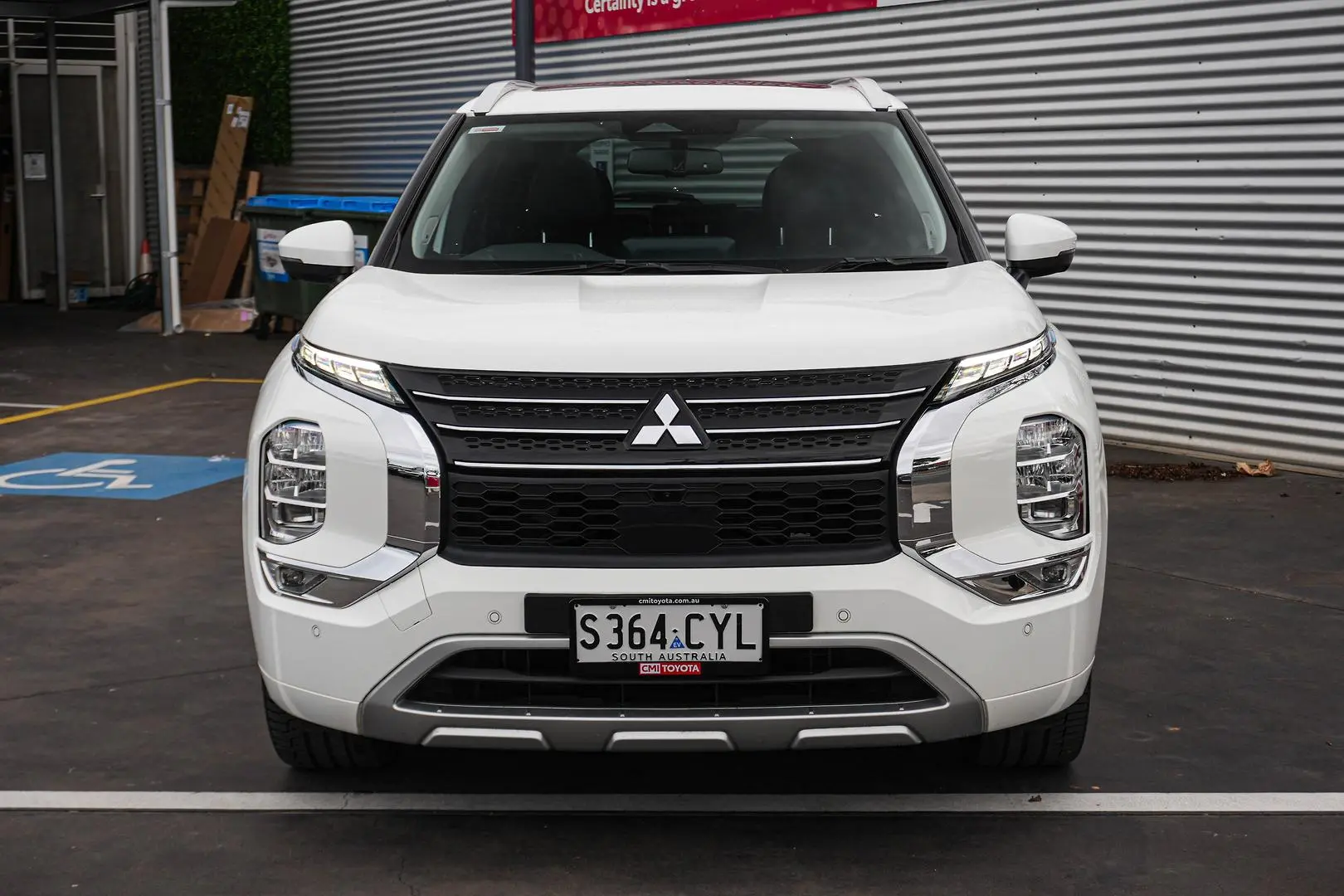 2023 Mitsubishi Outlander Gallery Image 5