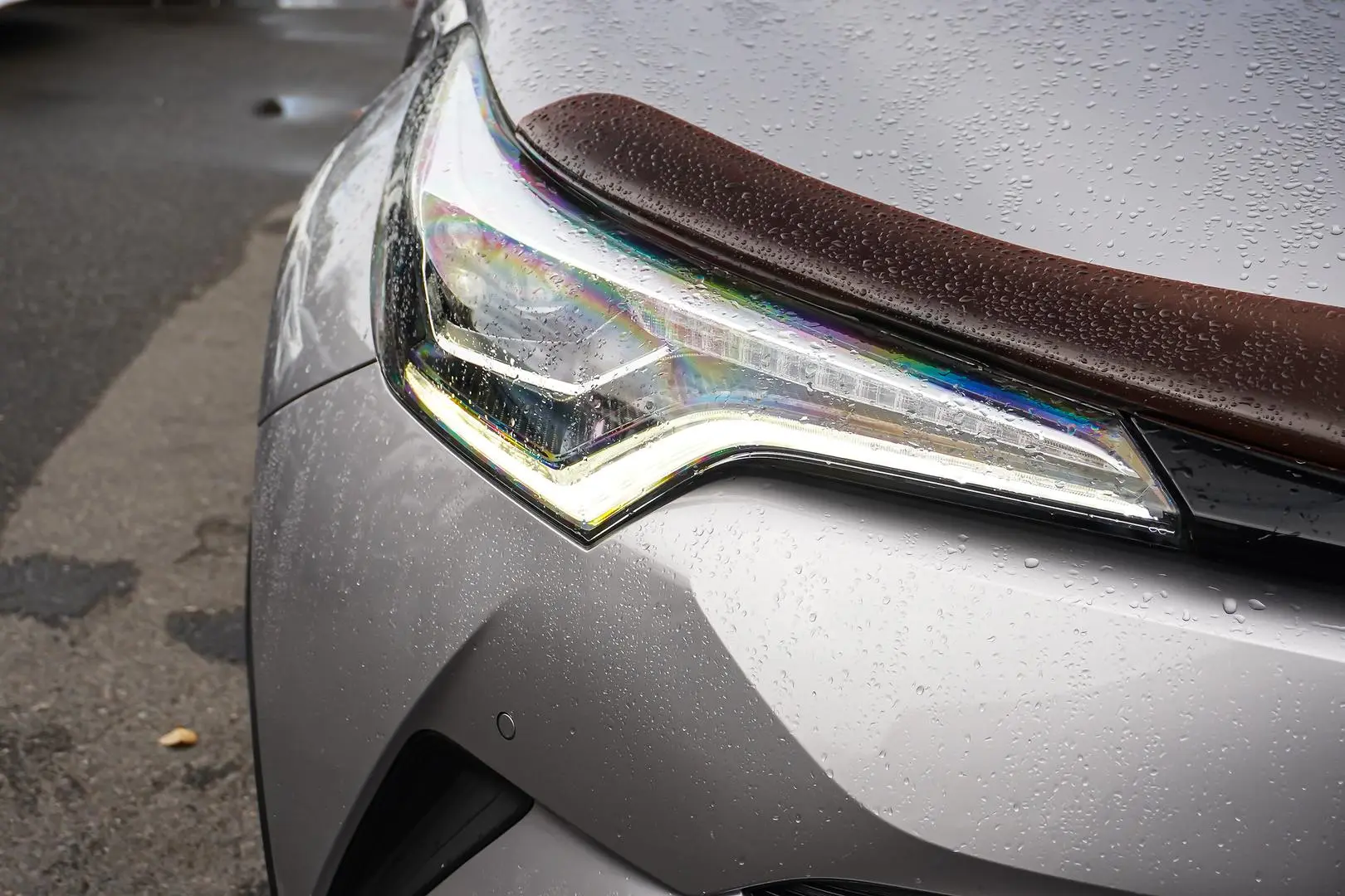 2018 Toyota C-HR Gallery Image 11