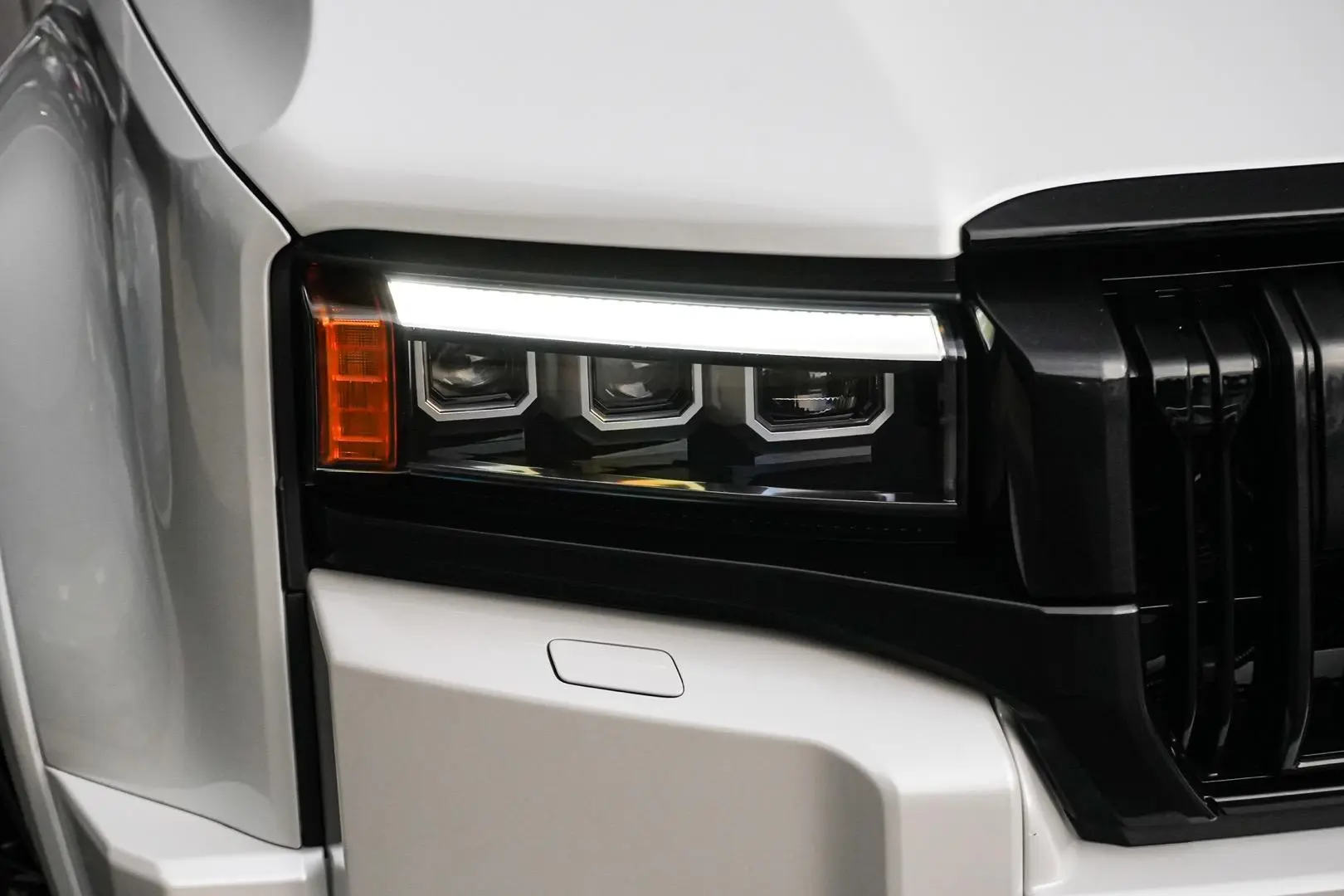2025 Toyota Landcruiser Prado Gallery Image 12