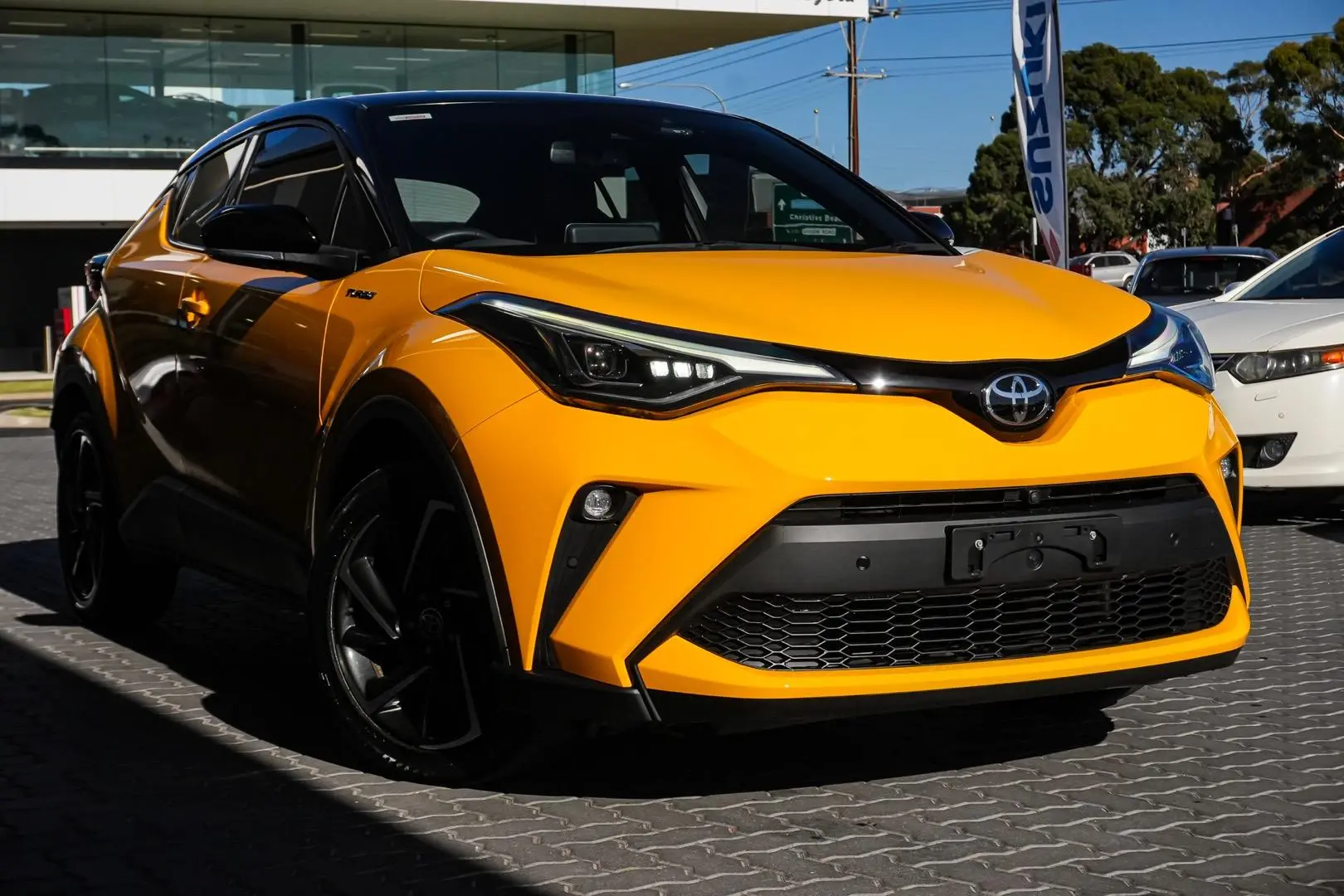 2021 Toyota C-HR Gallery Image 2