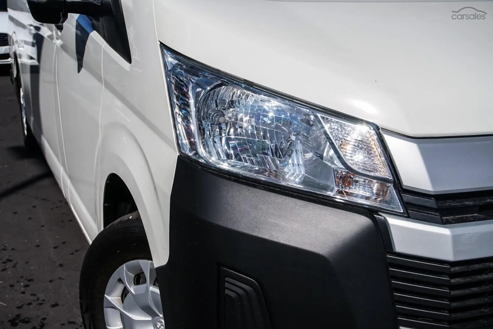 2019 Toyota Hiace Image 16