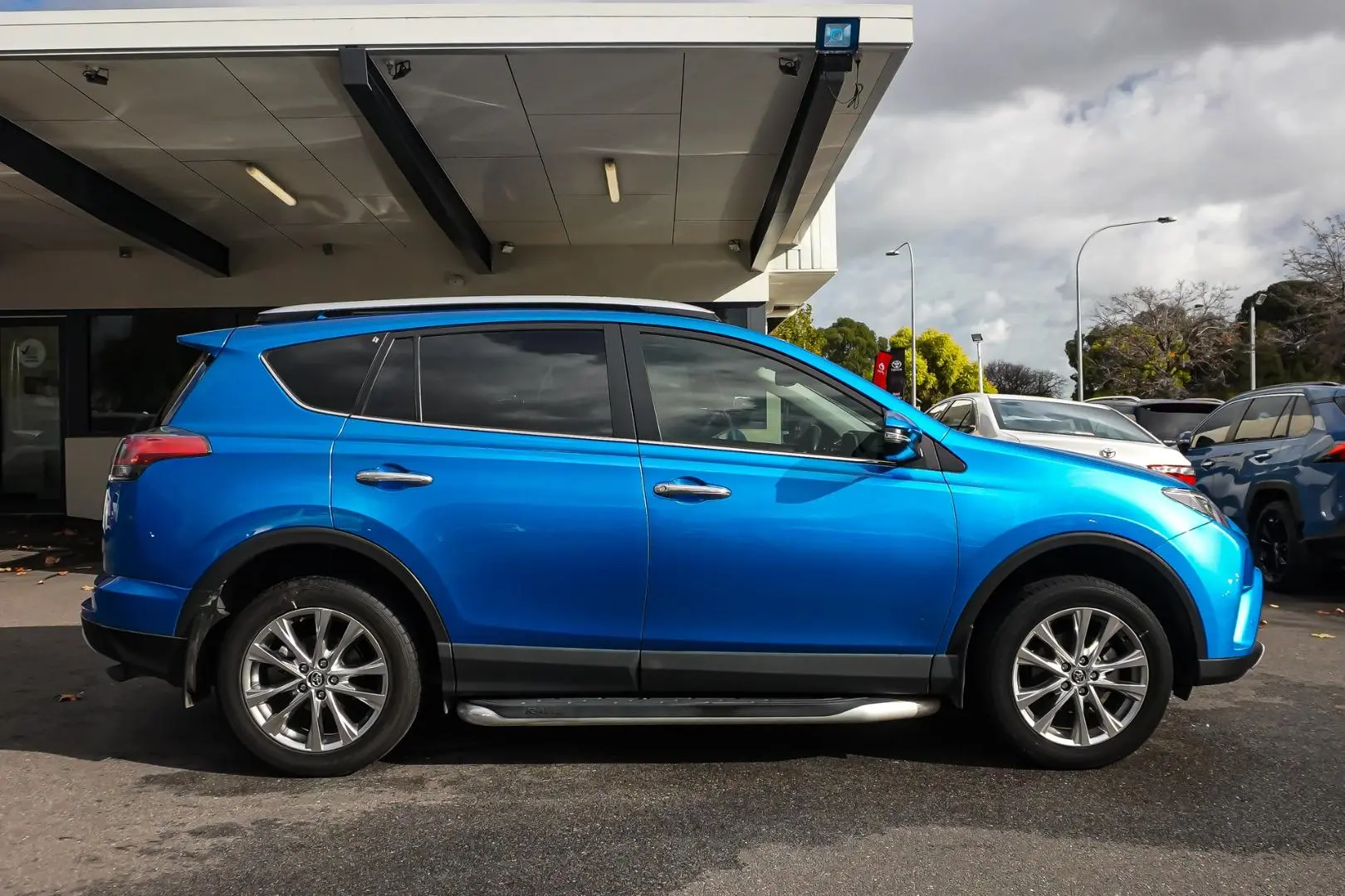 2016 Toyota RAV4 Gallery Image 4