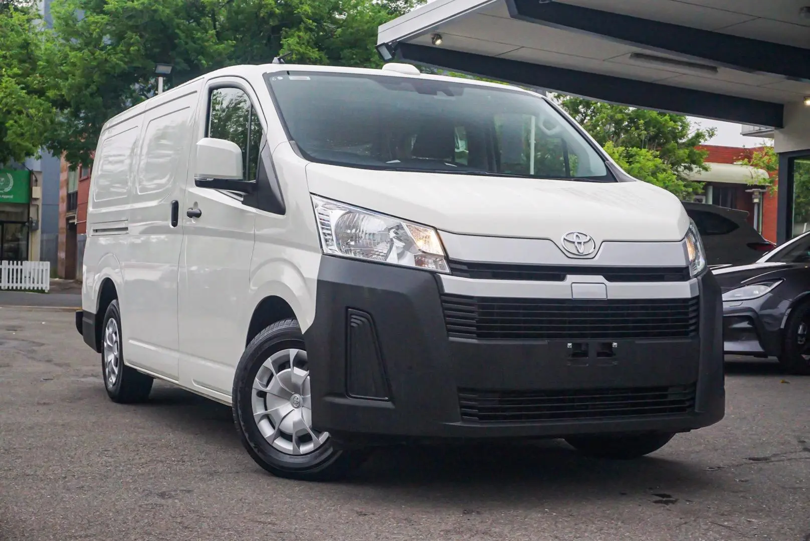 2021 Toyota Hiace Image 1