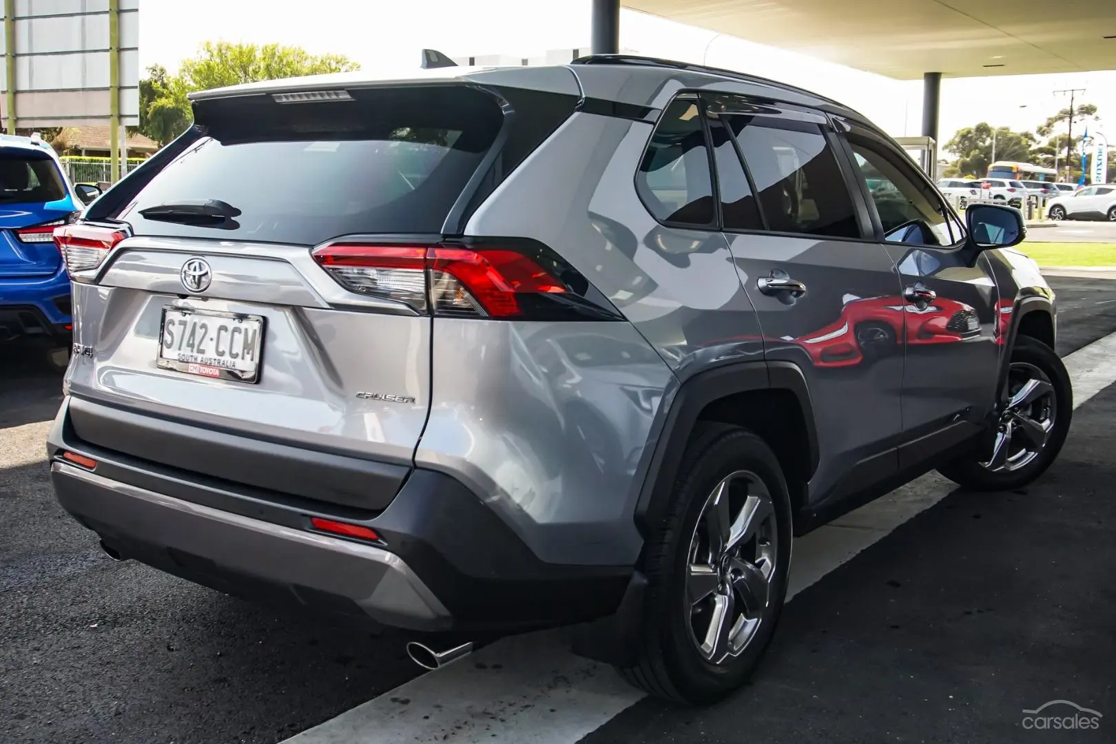 2019 Toyota RAV4 Image 2