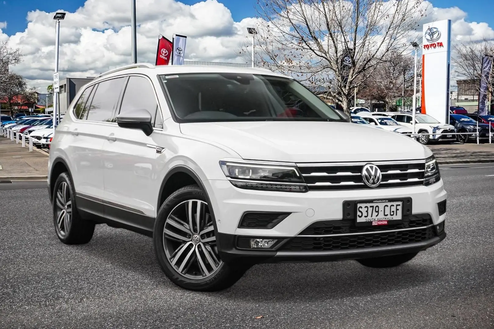 2020 Volkswagen Tiguan Gallery Image 1
