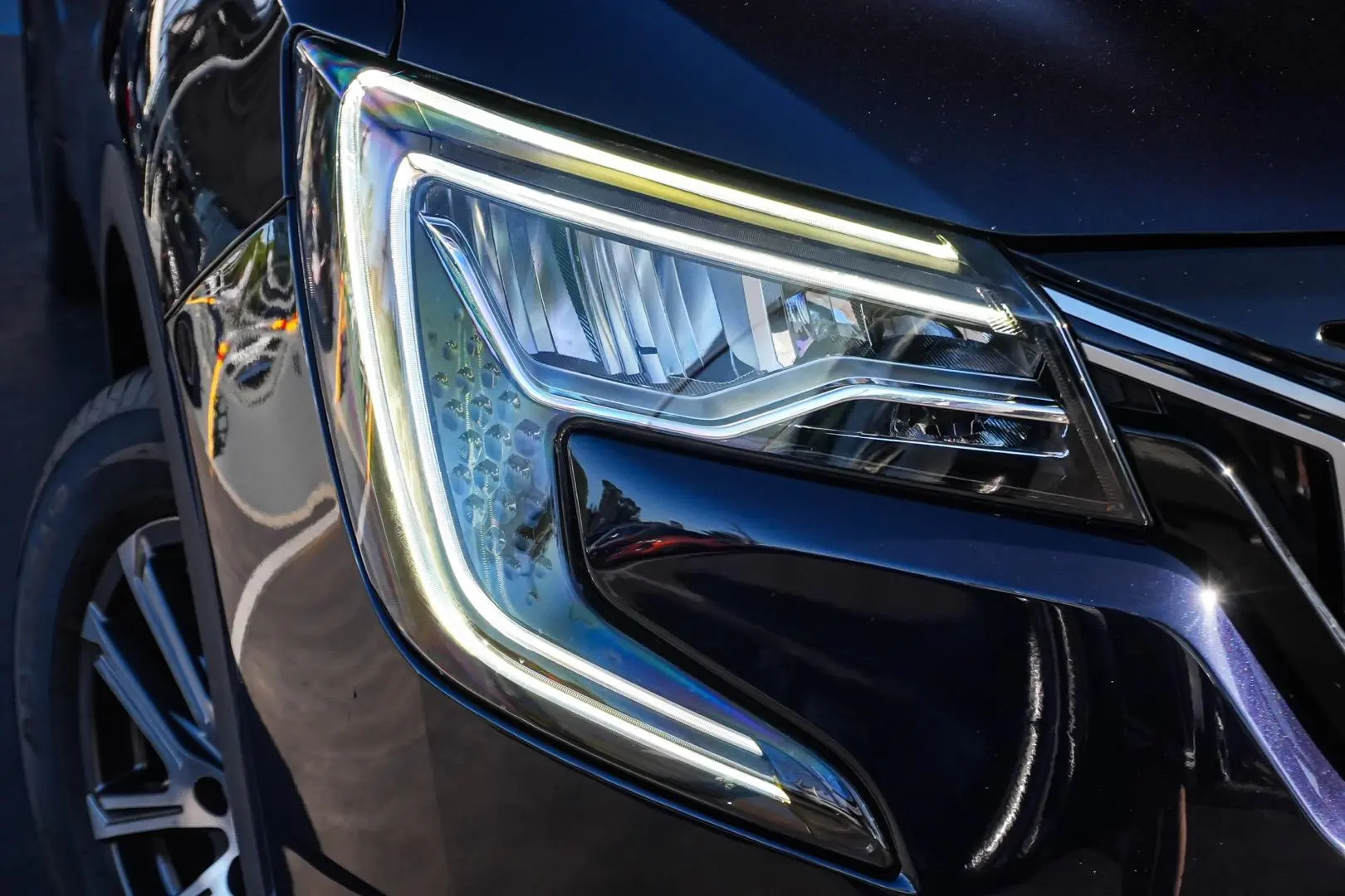 2023 Mahindra XUV700 Gallery Image 12