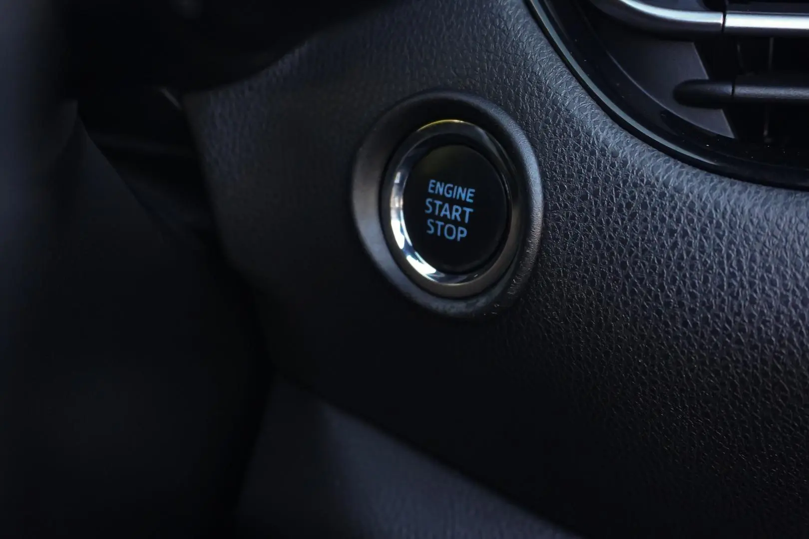 2017 Toyota C-HR Gallery Image 25