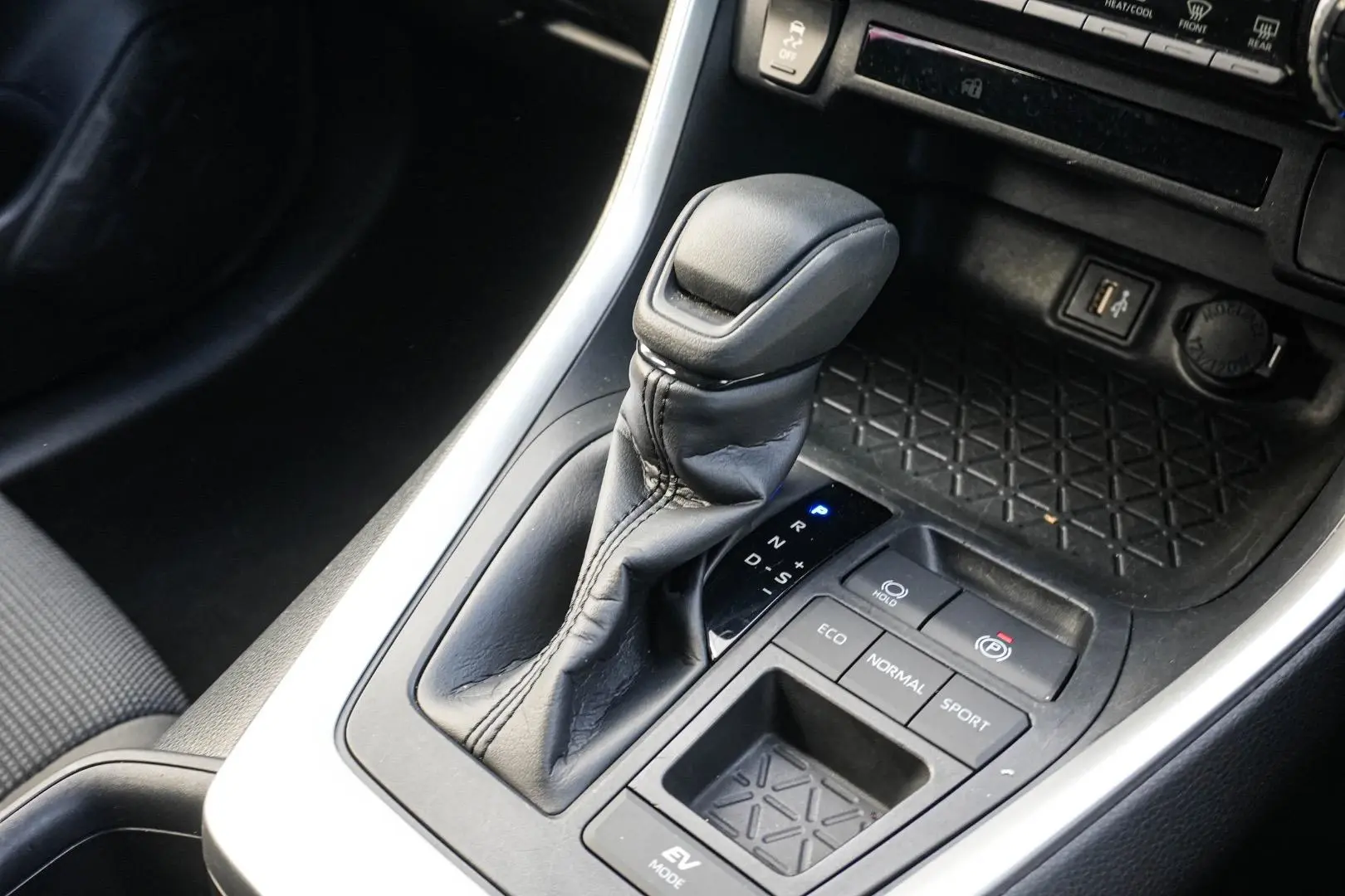 2024 Toyota RAV4 Gallery Image 19