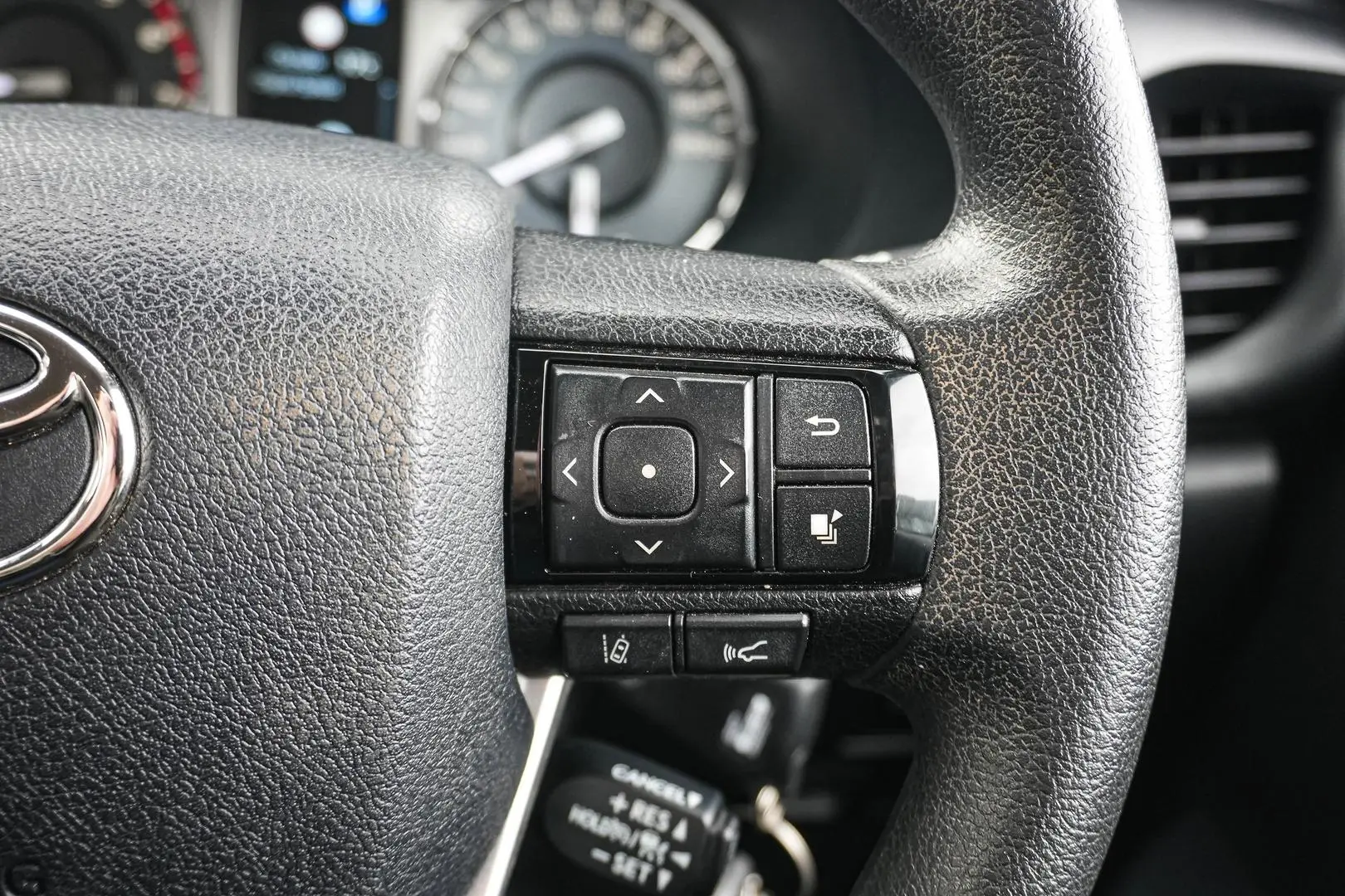 2025 Toyota Hilux Gallery Image 22