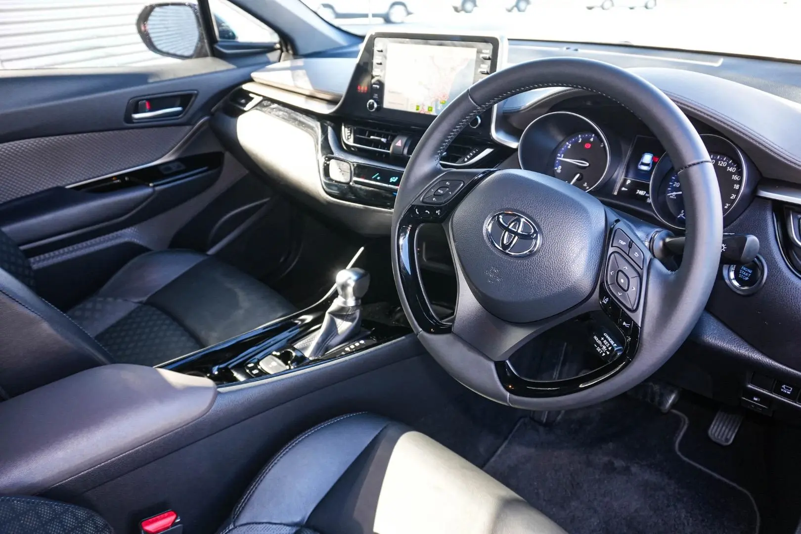 2020 Toyota C-HR Gallery Image 7