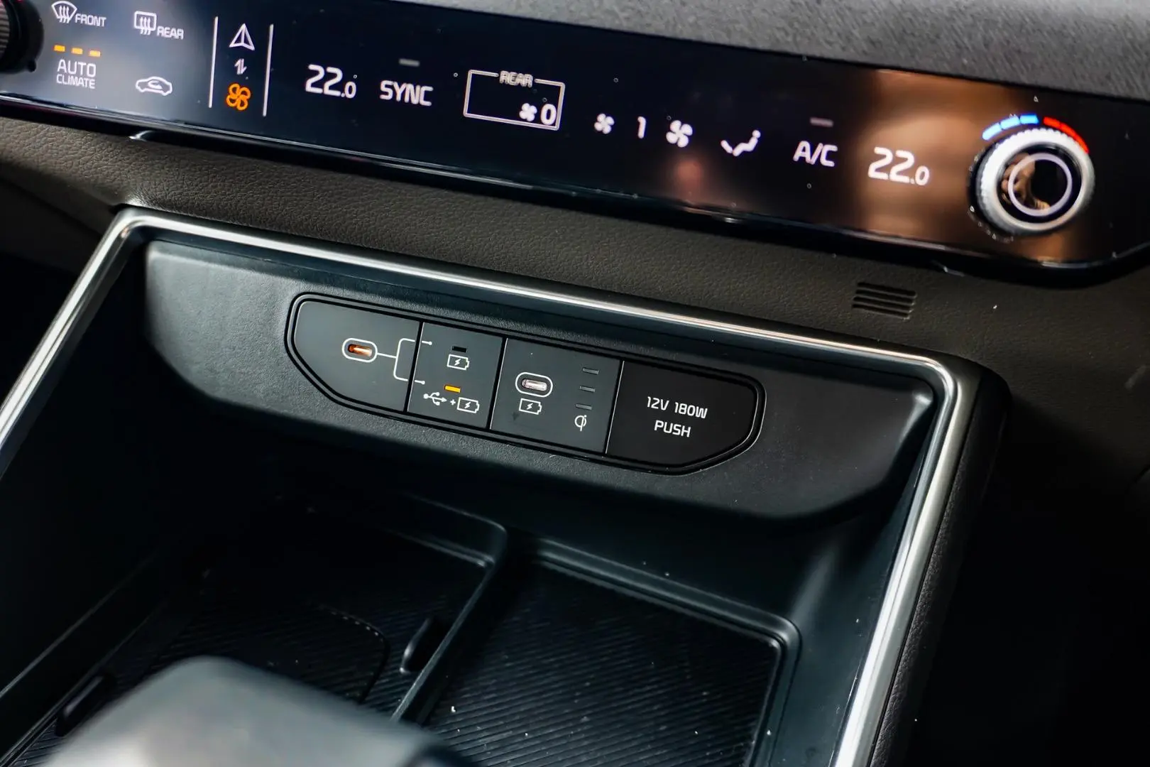 2024 Kia Carnival Gallery Image 23
