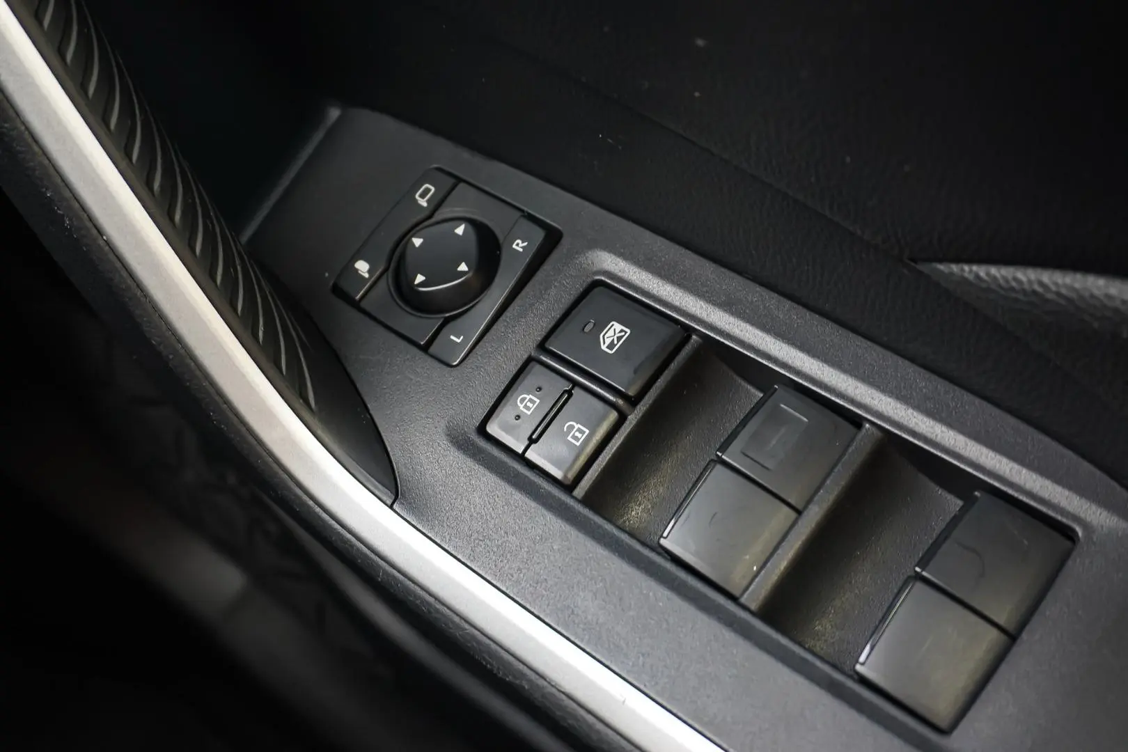 2025 Toyota RAV4 Gallery Image 22