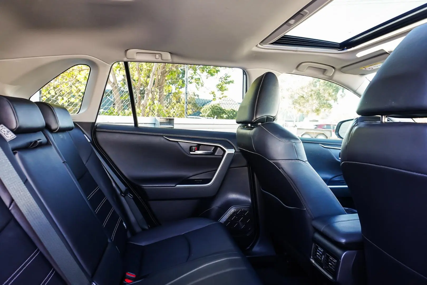 2021 Toyota RAV4 Gallery Image 8