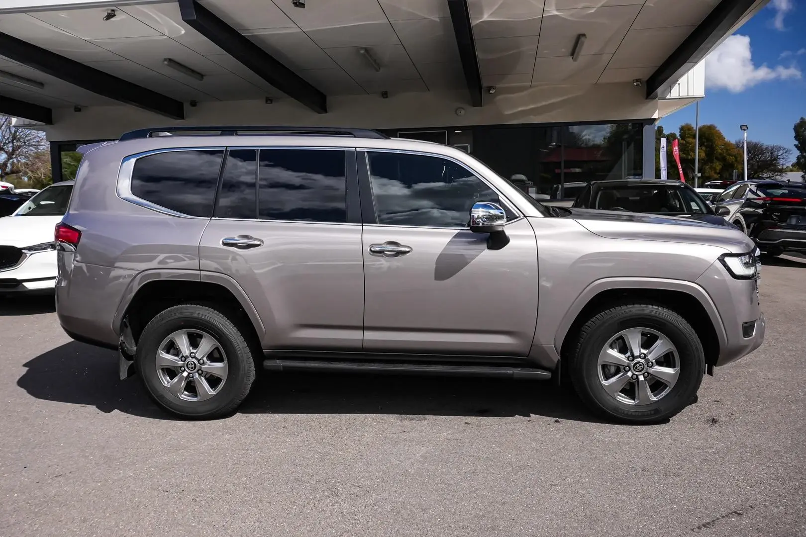 2022 Toyota Landcruiser Gallery Image 4