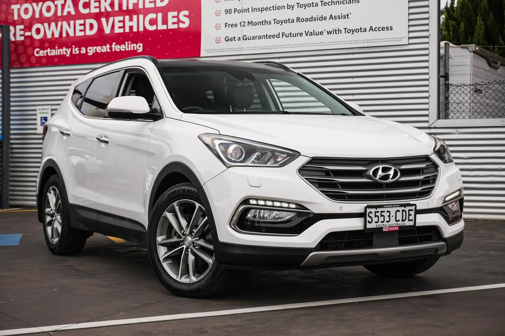 2015 Hyundai Santa Fe Gallery Image 2