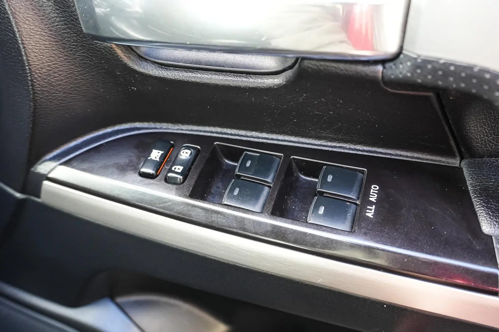 2017 Toyota Landcruiser Gallery Image 16