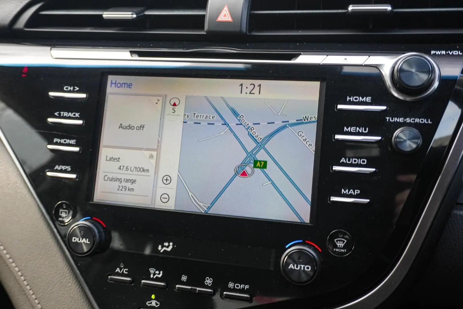 2017 Toyota Camry Gallery Image 21
