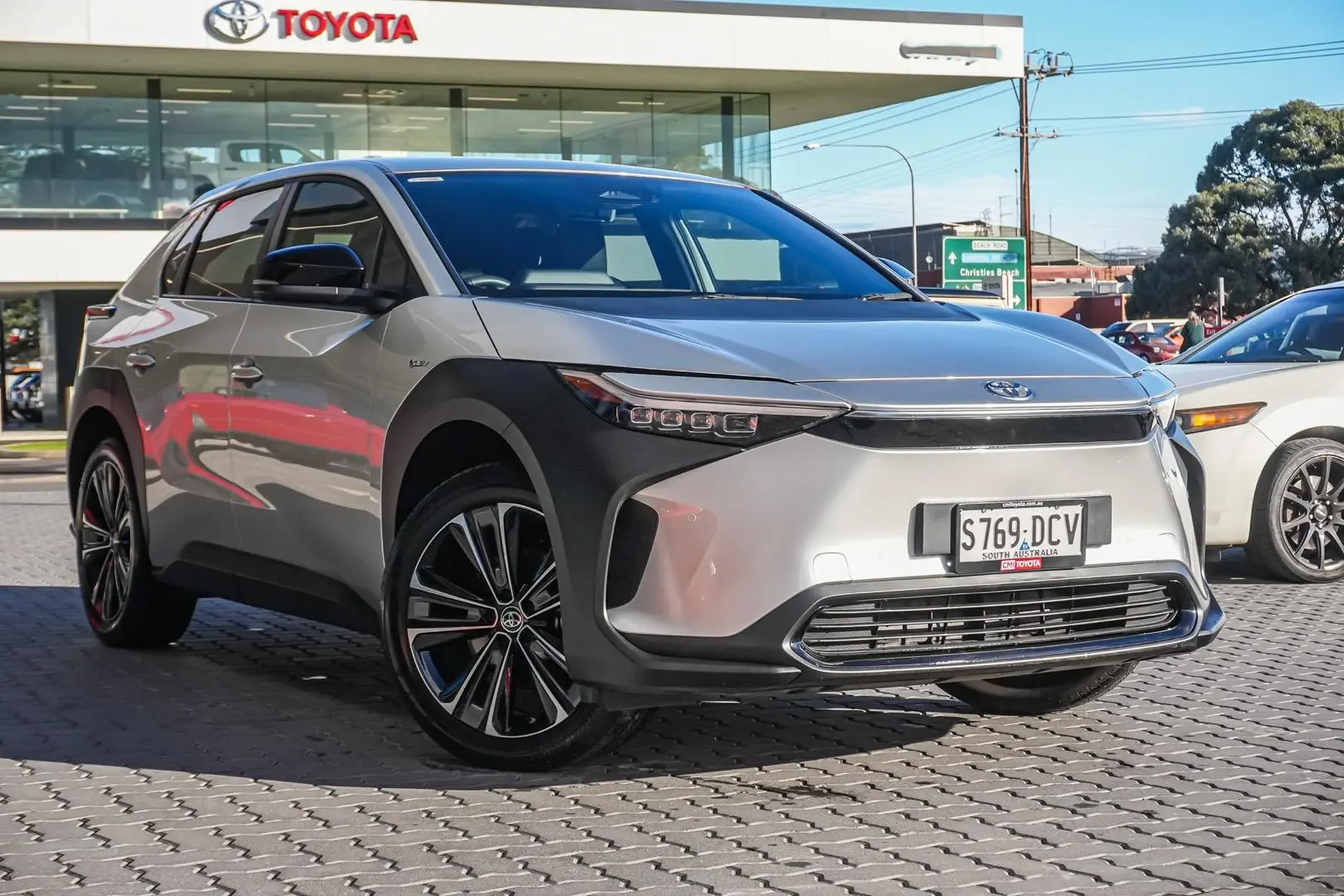 2024 Toyota bZ4X Gallery Image 2
