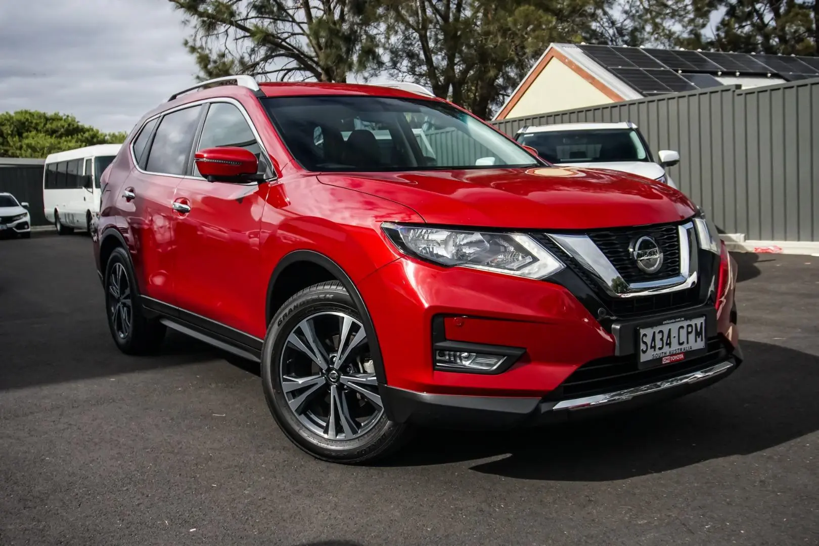 2022 Nissan X-Trail Gallery Image 1