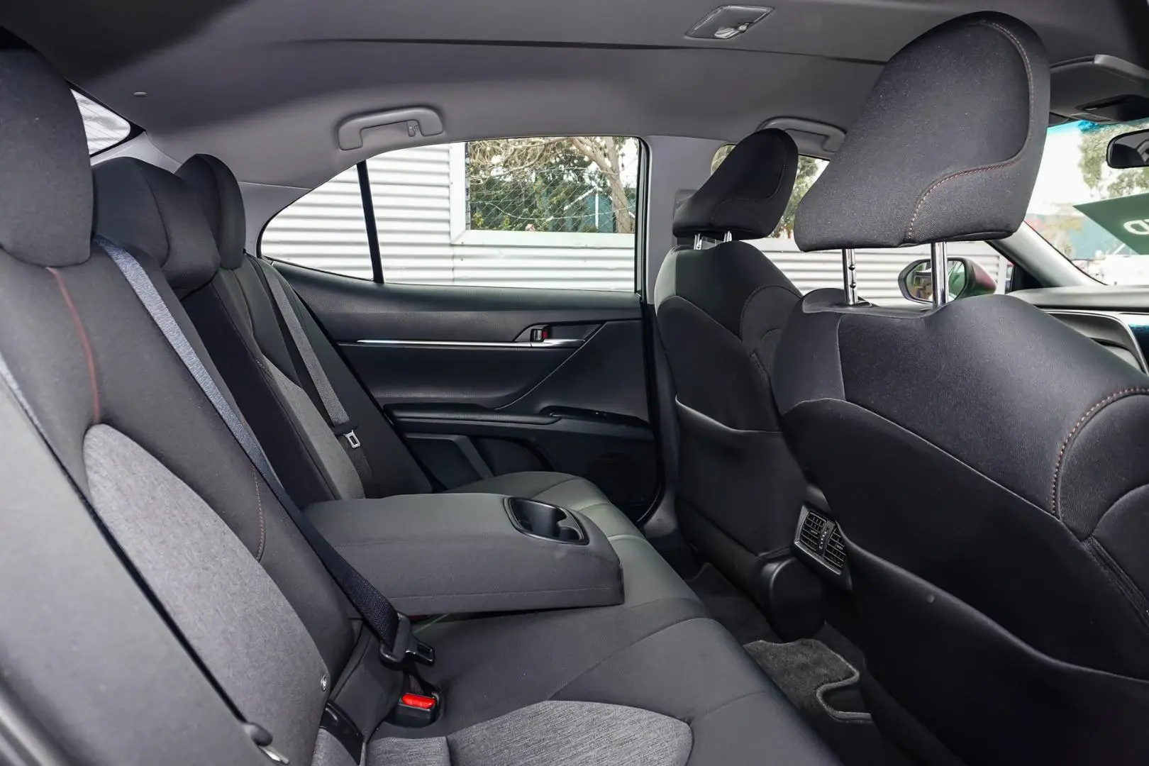 2019 Toyota Camry Gallery Image 8