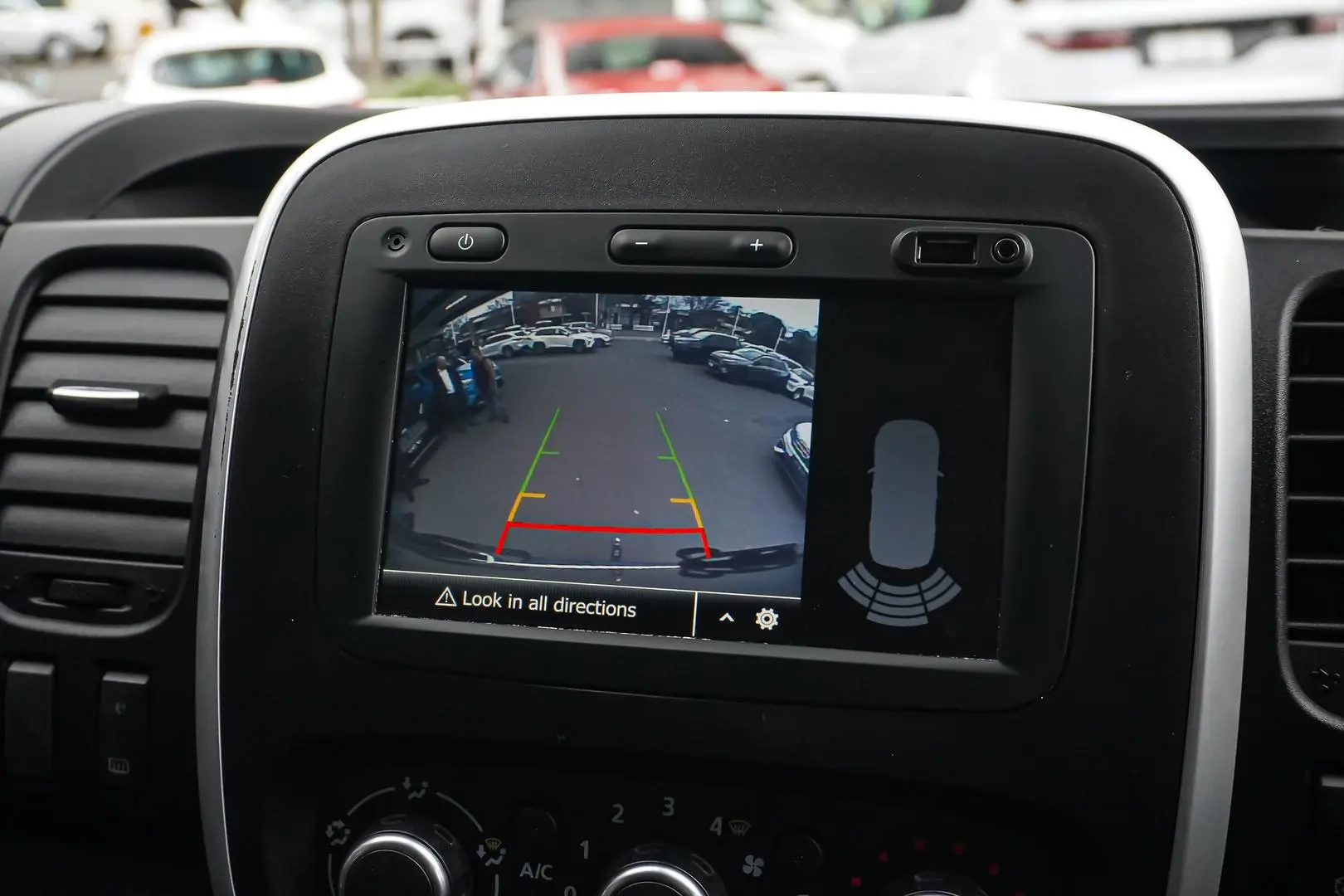 2022 Renault Trafic Gallery Image 23