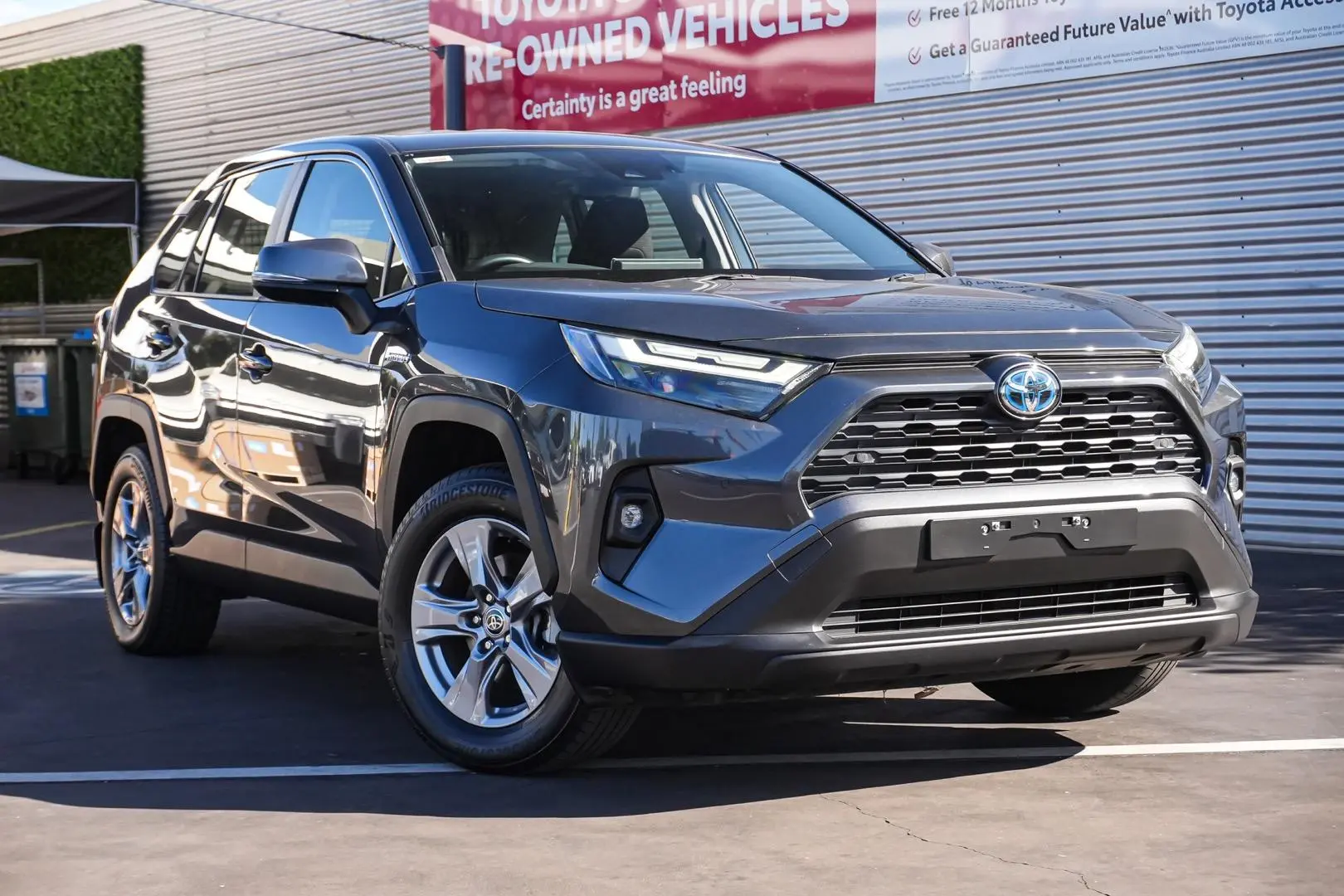 2022 Toyota RAV4 Gallery Image 2